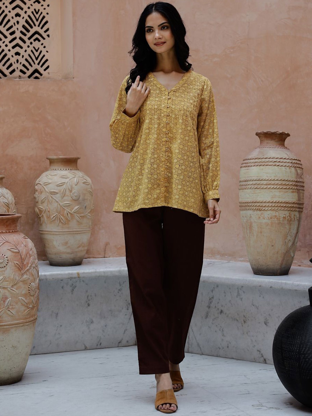 

Sangria Floral Printed V-Neck Cuffed Sleeves Tunic With Trousers, Yellow