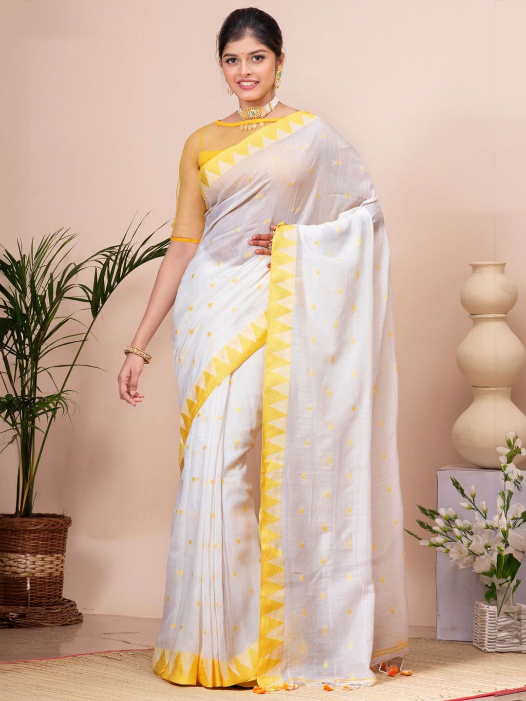 

Crochetin Woven Design Saree, White