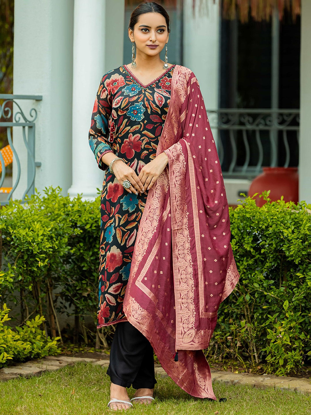 

MITTOO Floral Printed Pure Cotton Straight Kurta with Palazzos & With Dupatta, Navy blue