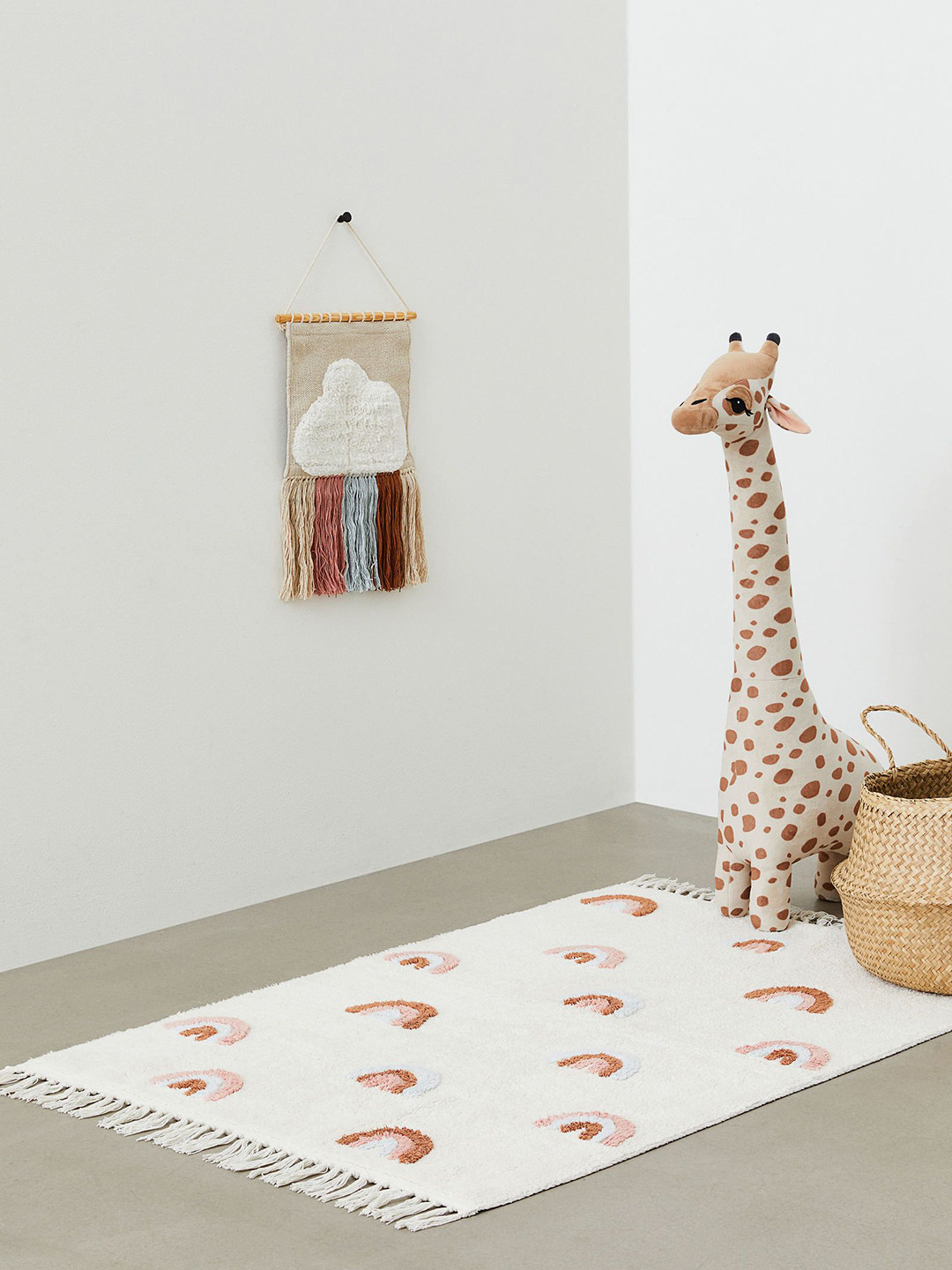 

H&M Beige Tufted Cotton Rug