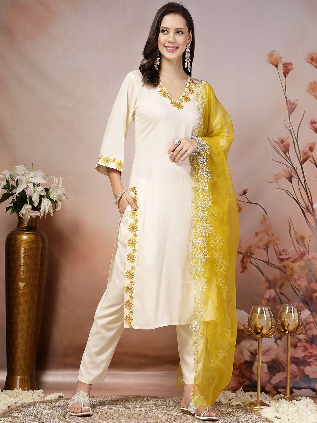 

Stylum Floral Yoke Design Regular Thread Work Kurta With Trousers & Dupatta, Cream