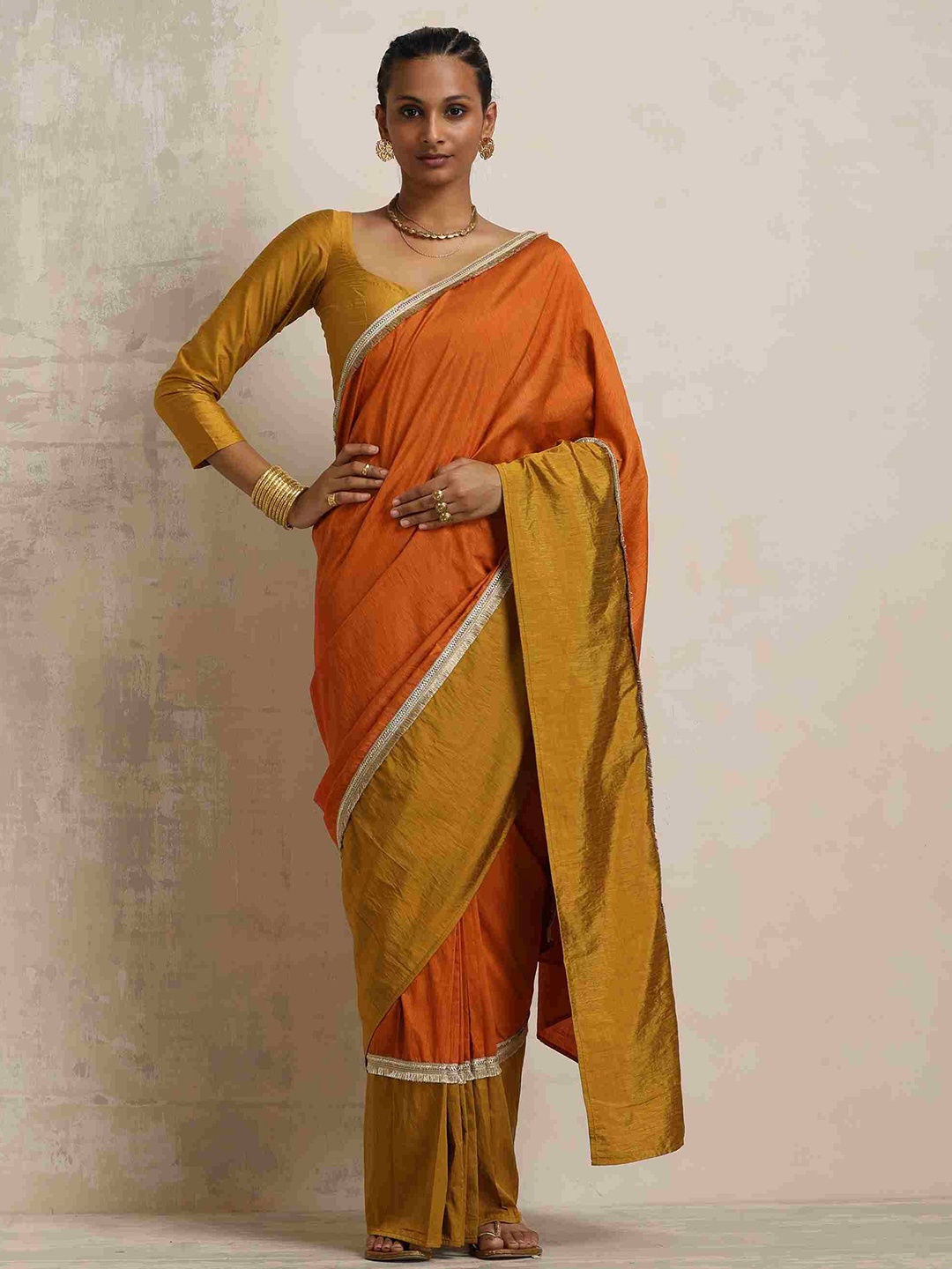 

trueBrowns Colourblocked Zari Ready To Wear Saree, Orange