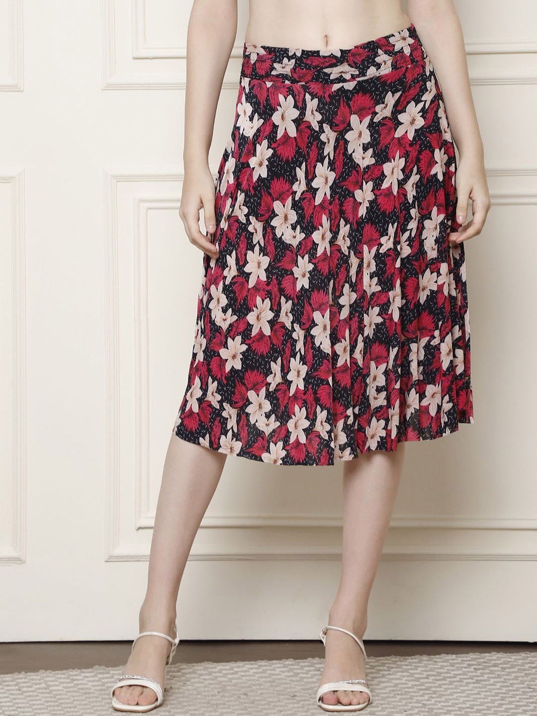 

GRACIT Women Printed Flared Knee Length Skirts, Black