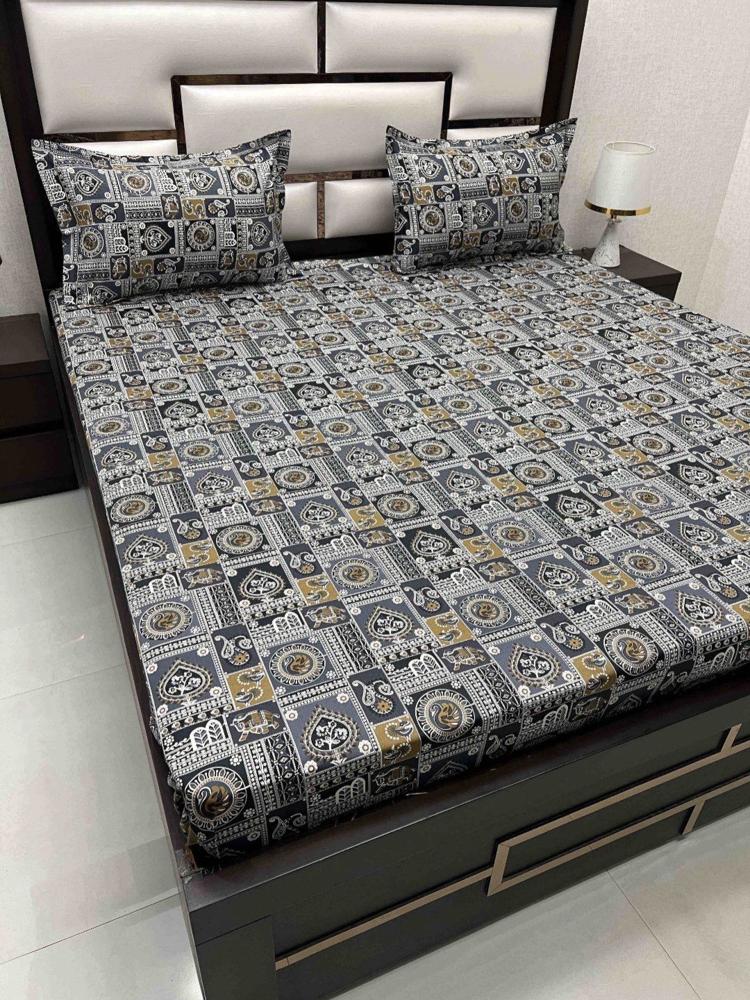 

Pure Decor Velar Sib Black & White Ethnic Motifs Cotton King Bedsheet with 2 Pillow Covers