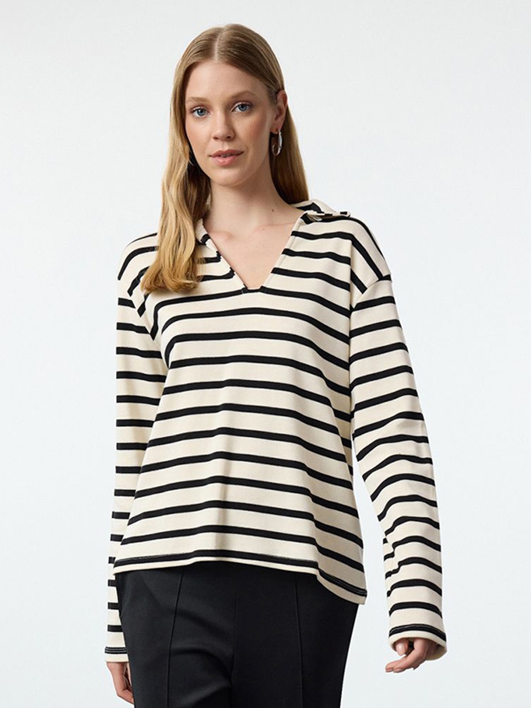 

Trendyol Women Striped Sweatshirt, Na