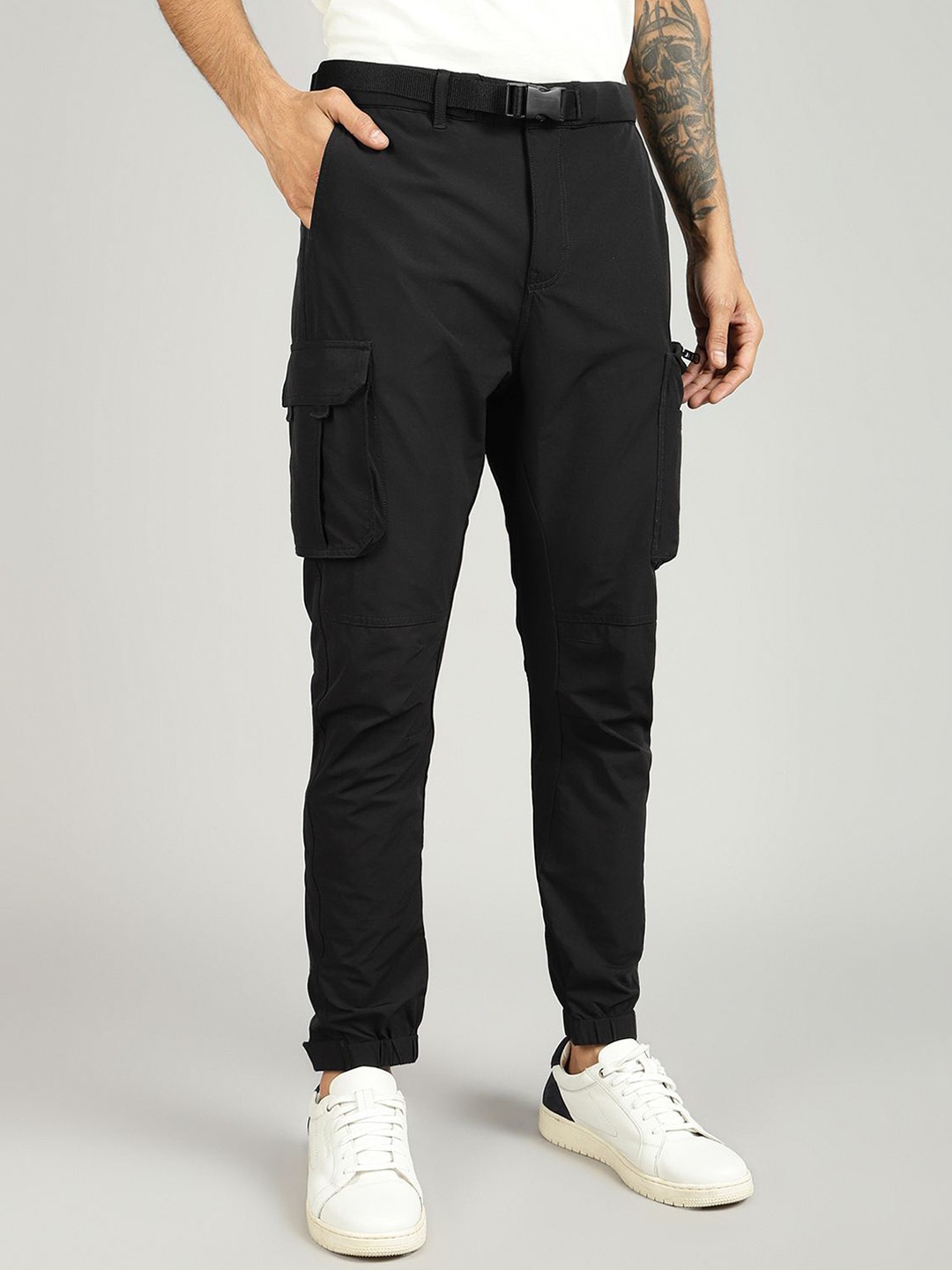 

Royal Enfield Men Regular Fit Cargo Trousers, Black