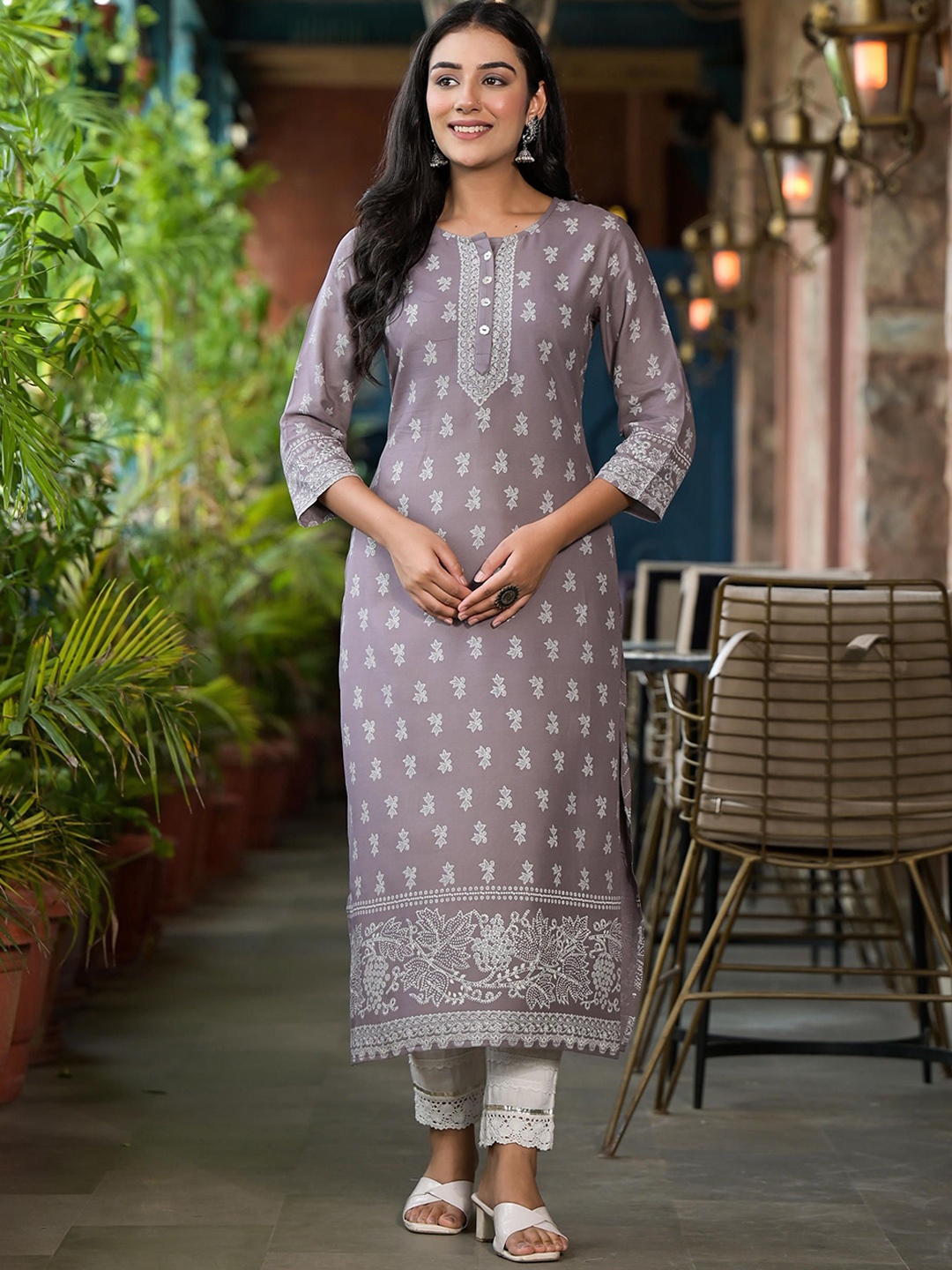 

Juniper Ethnic Motifs Printed Round Neck Liva Straight Kurta, Grey