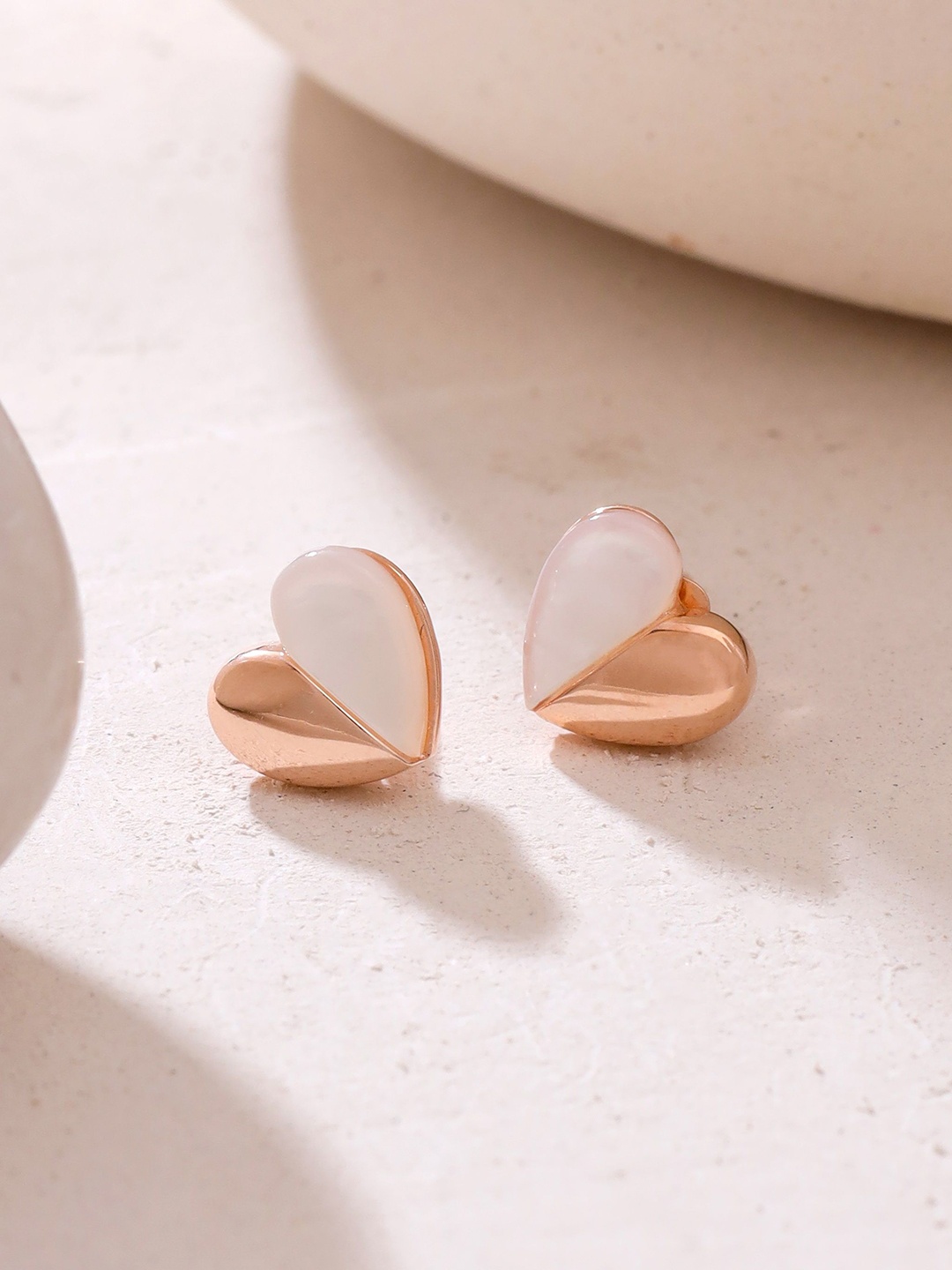 

Kicky And Perky 925 Sterling Silver Rose Gold-Plated Mother of Pearl Heart Shaped Studs