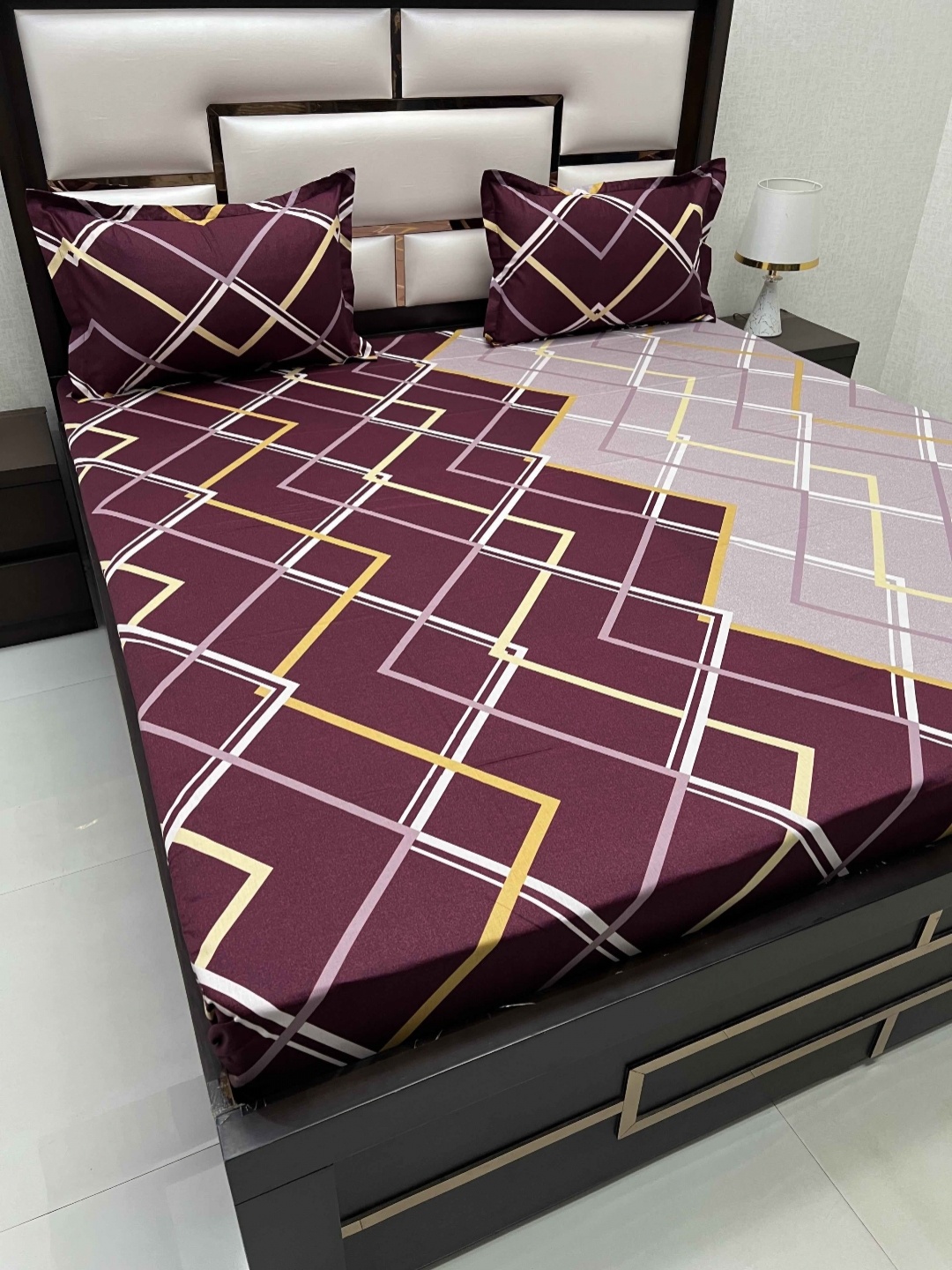 

Pure Decor Passion Fur Maroon Printed Cotton 200 TC Queen Bedsheet With 2 Pillow Covers