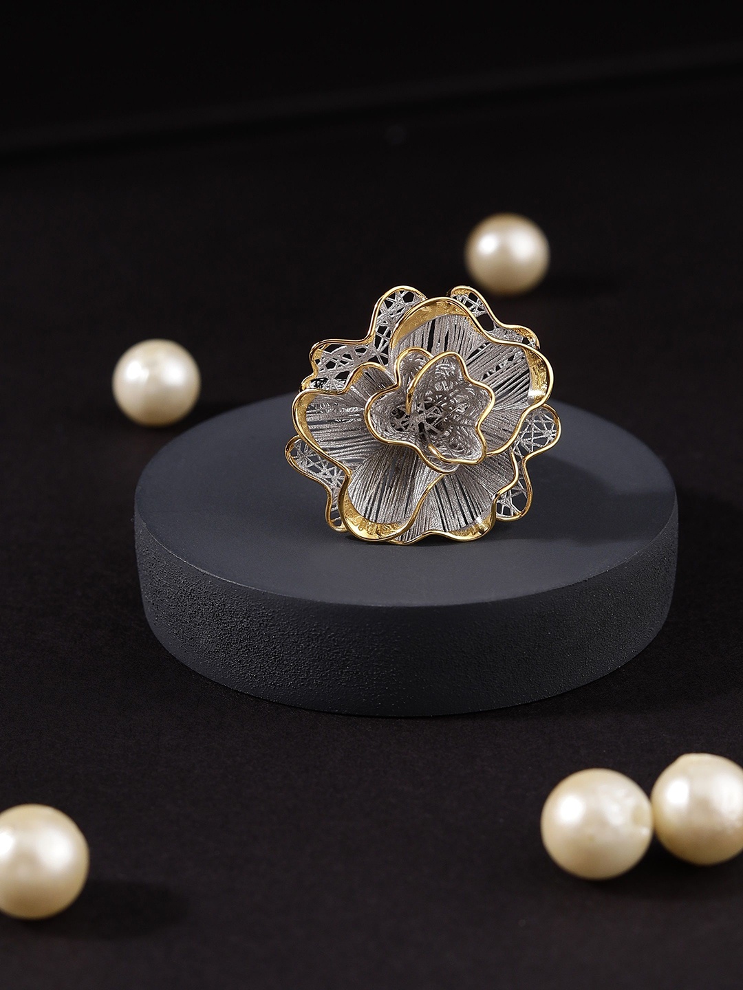 

DIAVO 925 Sterling Silver Rhodium-Plated Studded Finger Ring