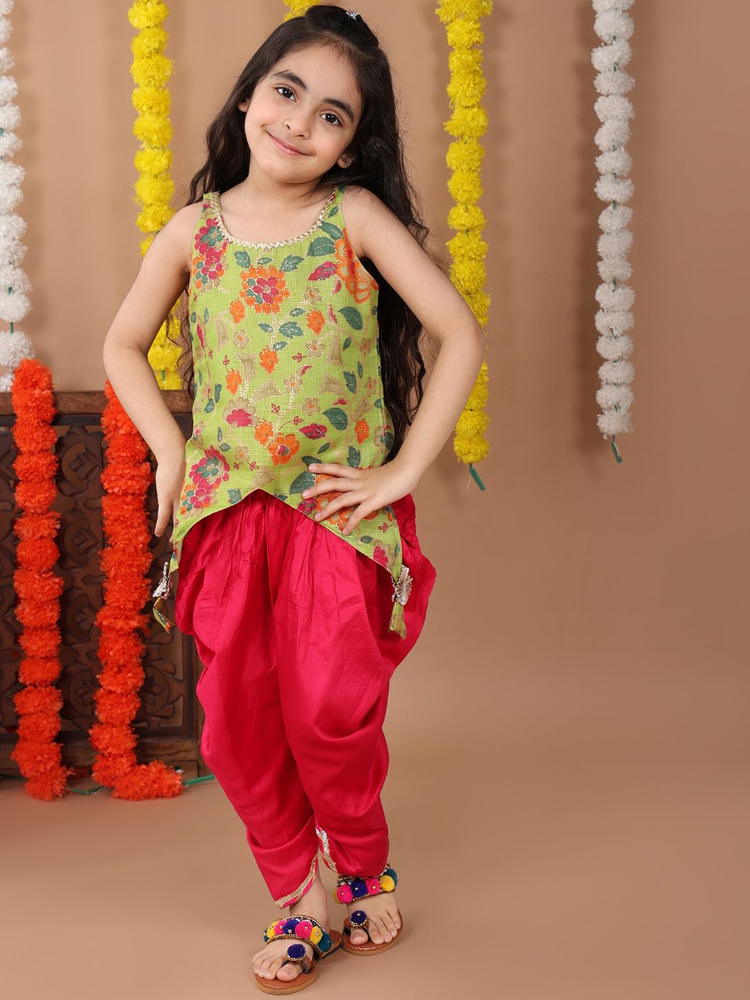 

Sangria Girls Printed Pure Cotton Straight Kurti & Trousers, Green