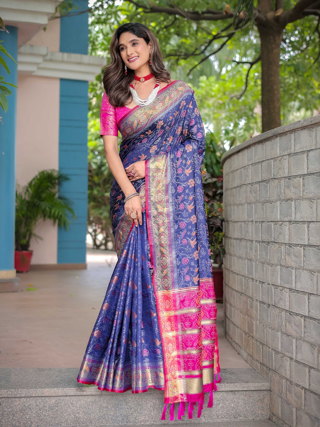 

KIMISHA Woven Design Floral Zari Patola Saree, Navy blue