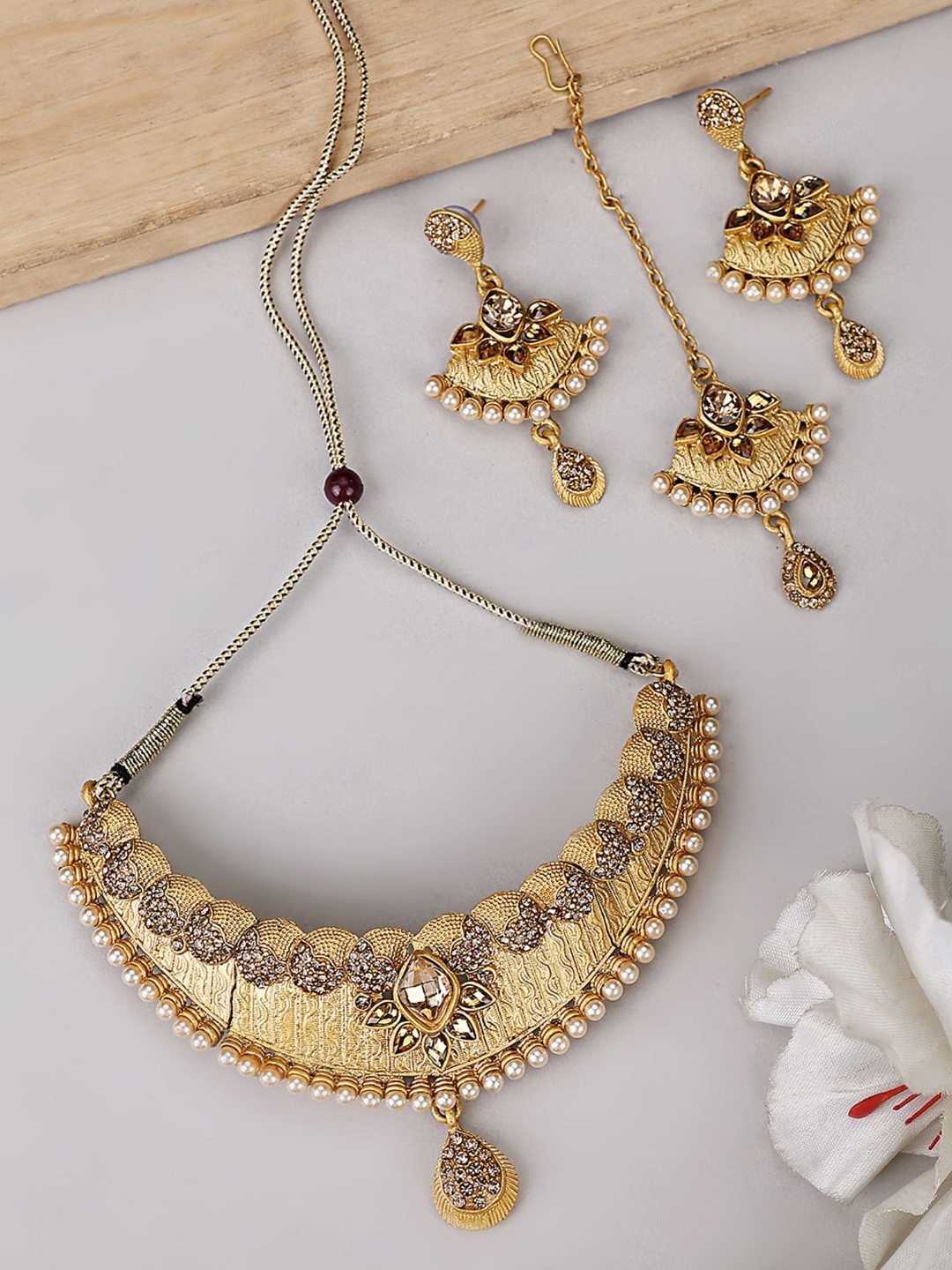 

ANIKAS CREATION Gold-Plated Stone-Studded & Beaded Necklace & Earrings With Maang Tika