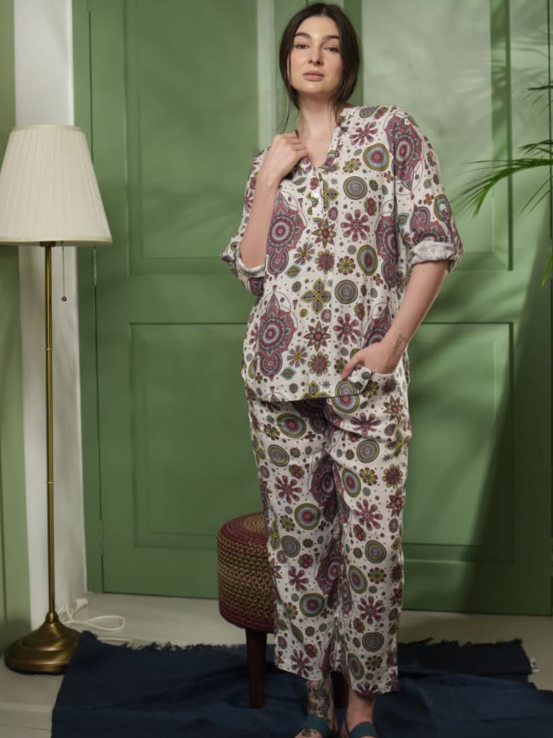 

Fabulous Floral Printed V-Neck Linen Shirt With Trousers, White