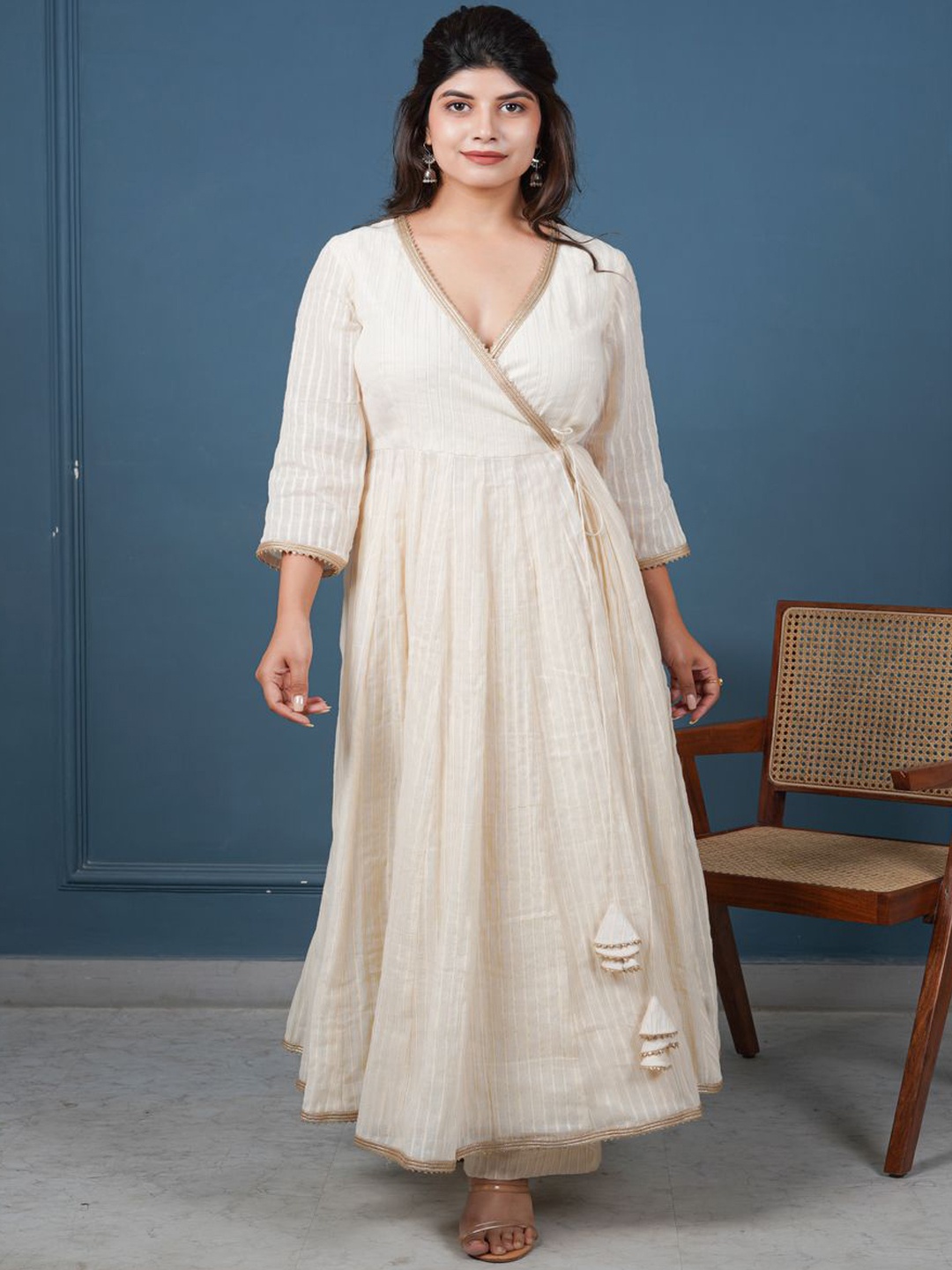 

IMRIE India Striped V-Neck Gotta Patti Anarkali Kurta With Palazzos, Off white