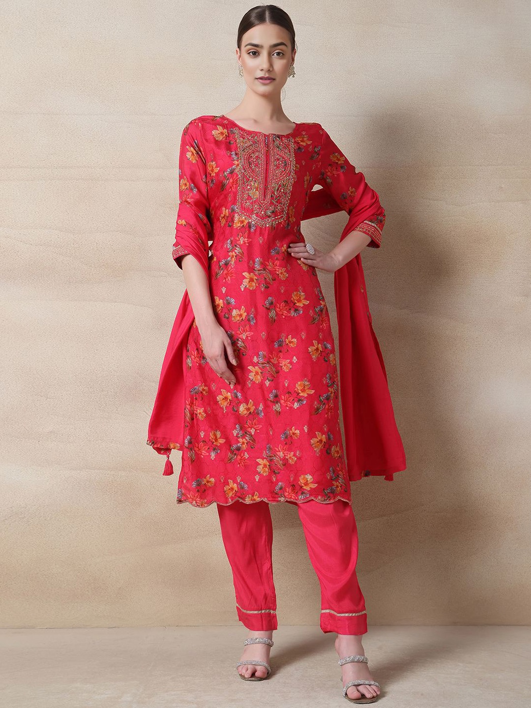 

Rang by Indya Floral Printed Straight Kurta with Trousers & Dupatta, Pink