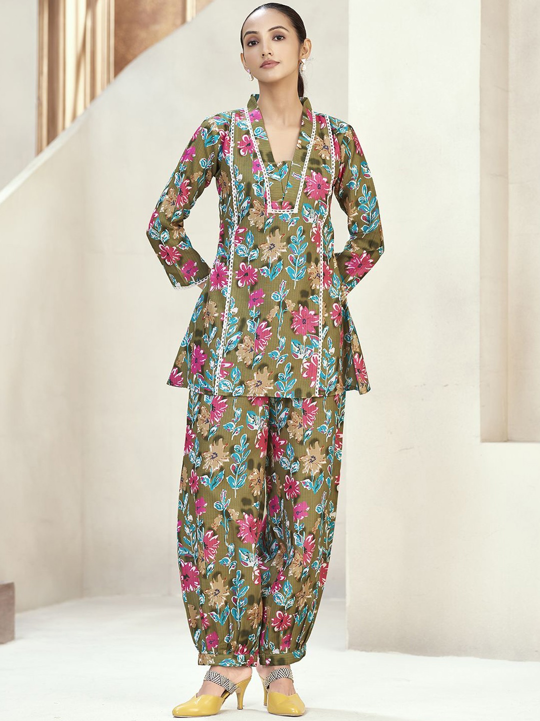 

J Turritopsis Floral Printed V-Neck Tunic With Trouser, Olive