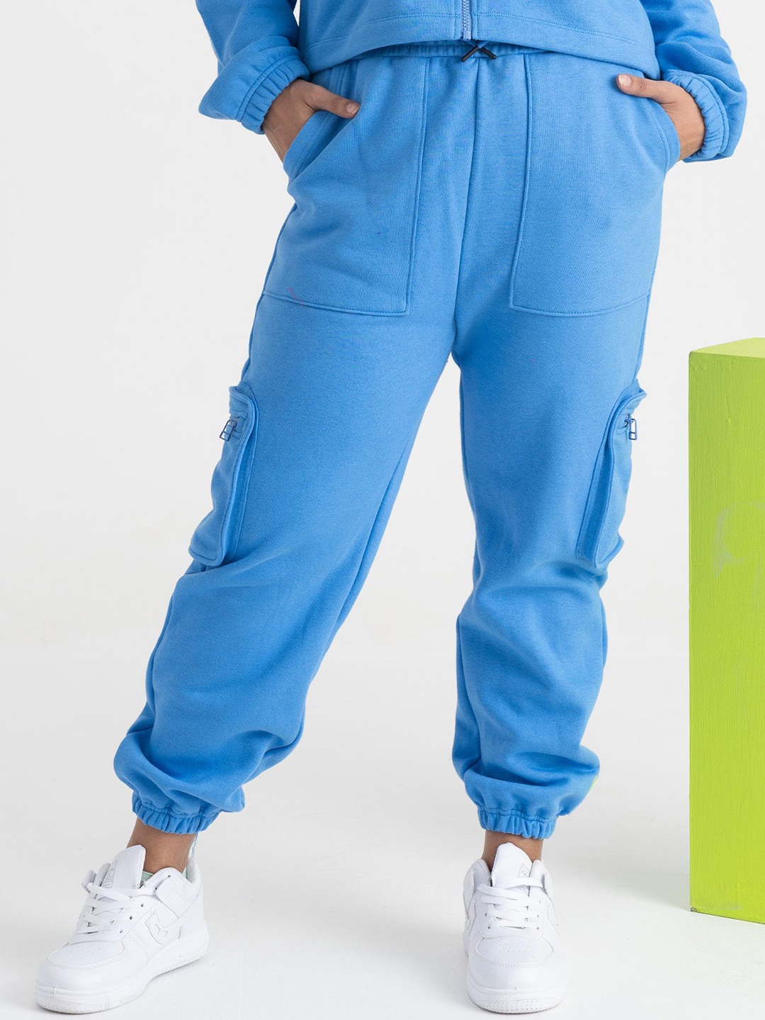 

Hunnit Mid Rise Baggy Cargo Pants with Pockets, Blue