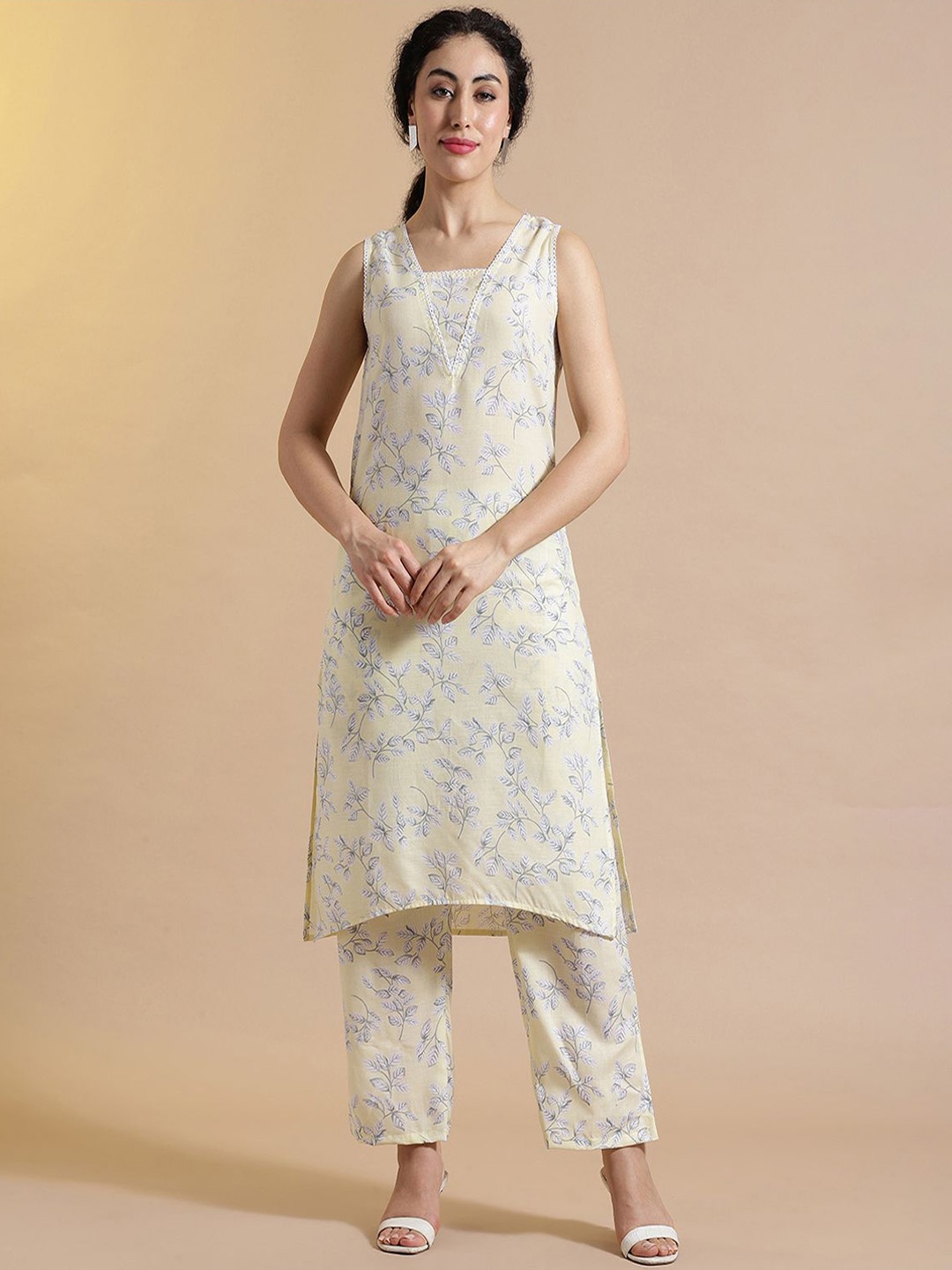 

STYLEBAAZI Women Floral Printed Regular Gotta Patti Pure Cotton Kurta with Trousers, Yellow