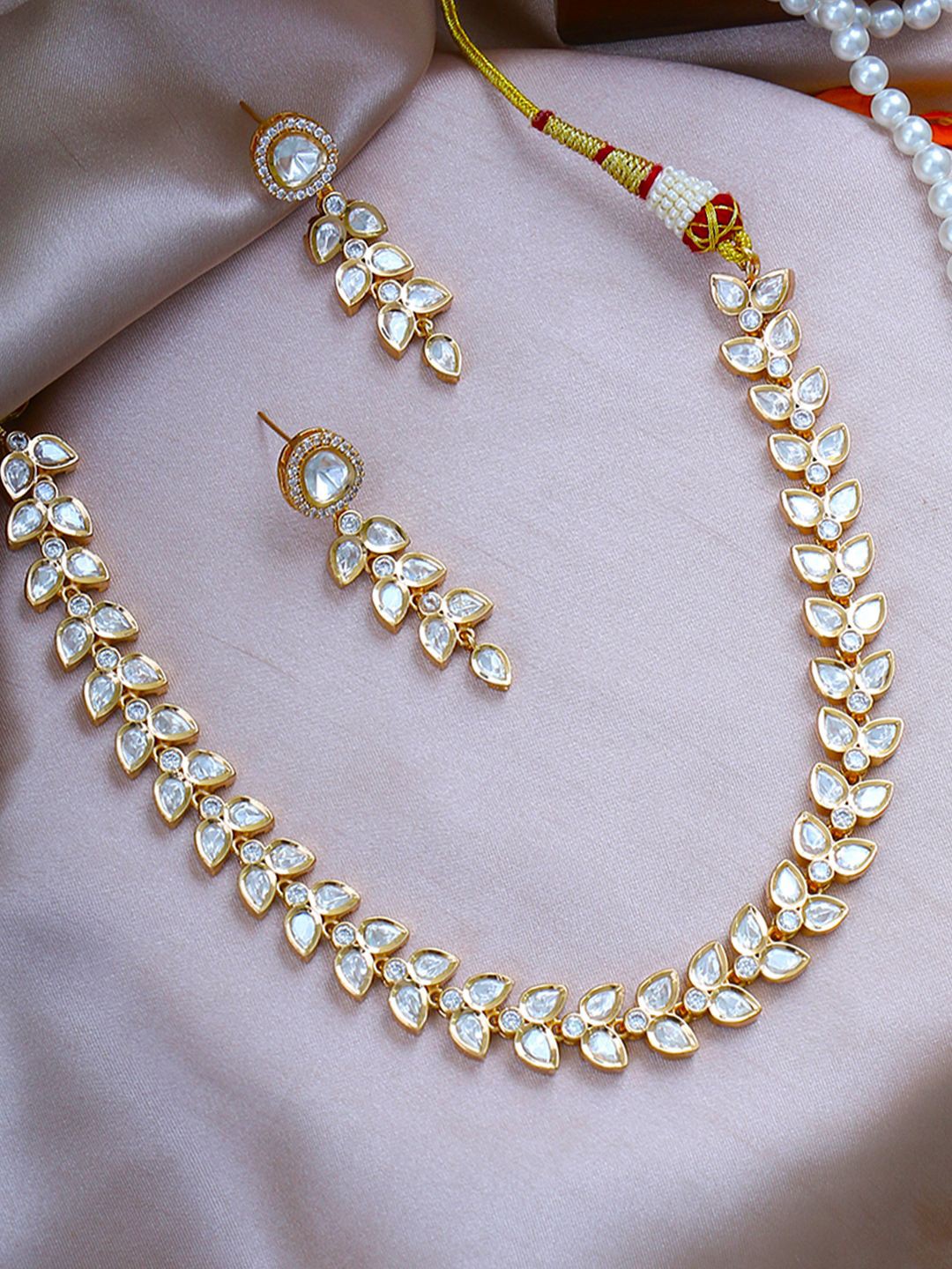 

Anouk White Gold Plated Kundan Studded Leaf Design Jewellery Set