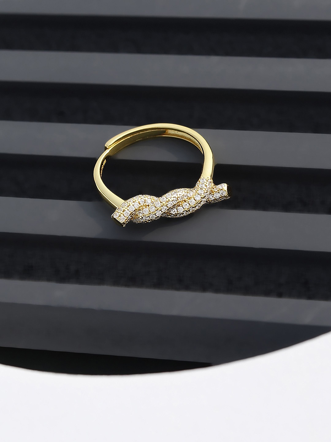 

DIAVO 925 Sterling Silver Gold-Plated CZ Stone-Studded Finger Ring