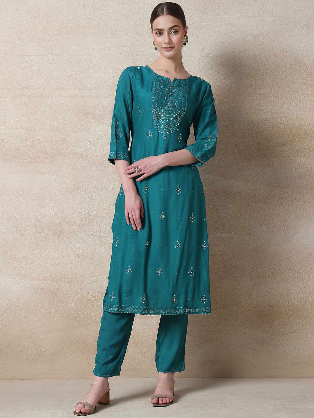 

Rang by Indya Ethnic Motifs Printed Sequinned Straight Kurta with Trousers & Dupatta, Green