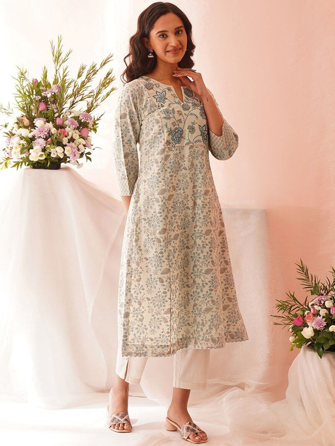 

JAYPORE Floral Printed Thread Work Regular Pure Cotton Straight Kurta, Blue