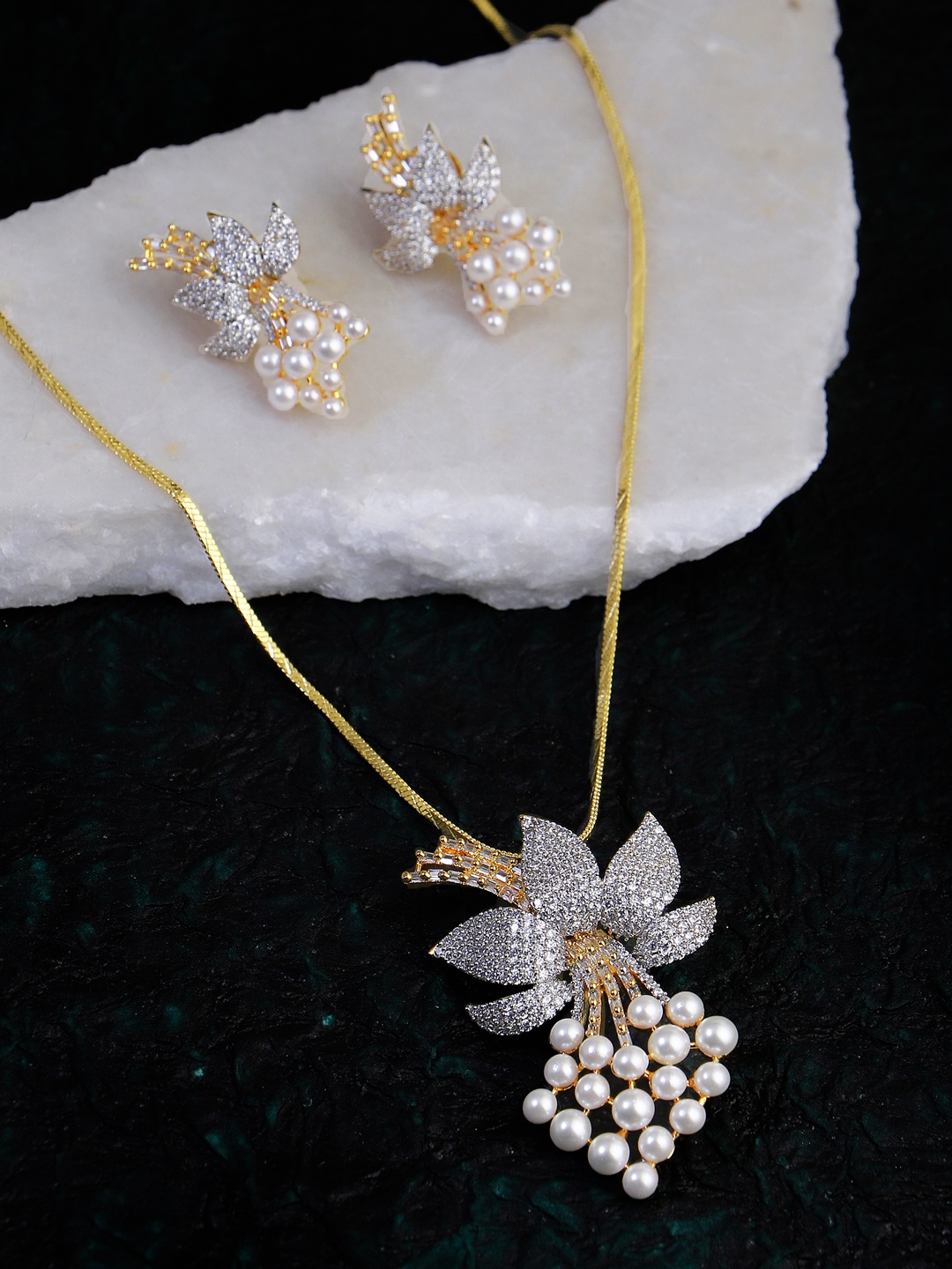 

Adwitiya Collection Silver-Plated Stone Studded & Beaded Jewellery Set, Gold