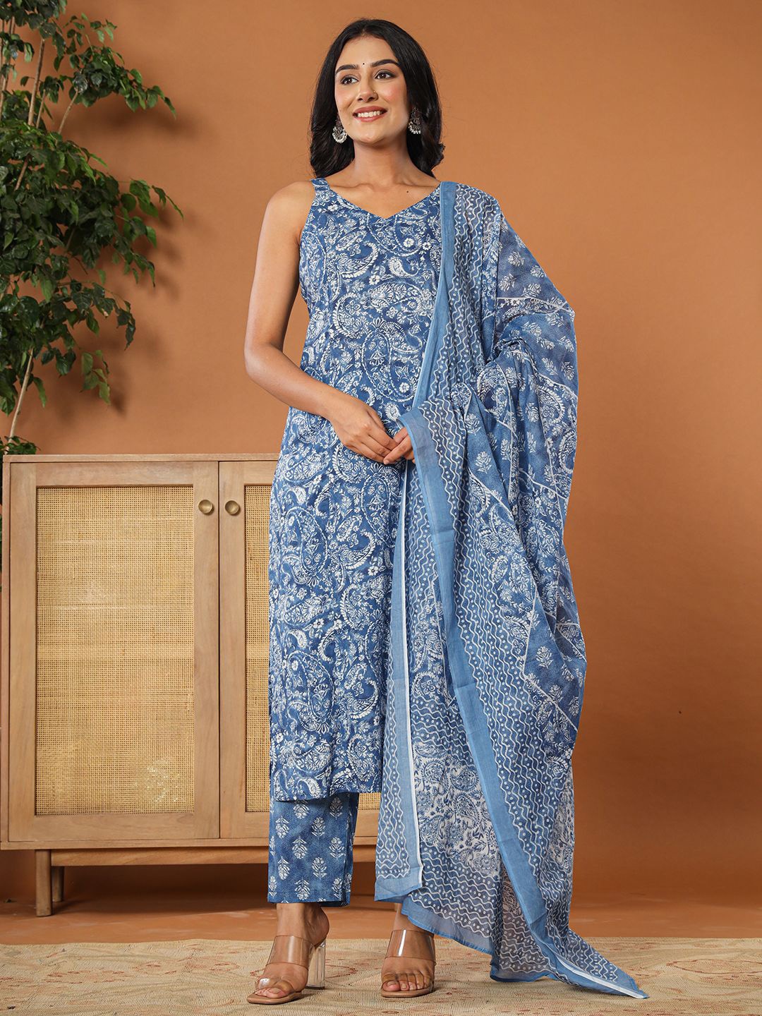 

Yufta Paisley Printed Regular Pure Cotton Kurta With Trousers & Dupatta, Blue