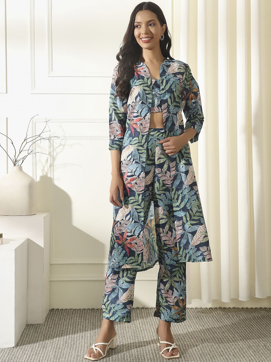 

Anouk Blue Tropical Printed Crop Top & Trouser With Shrug, Navy blue