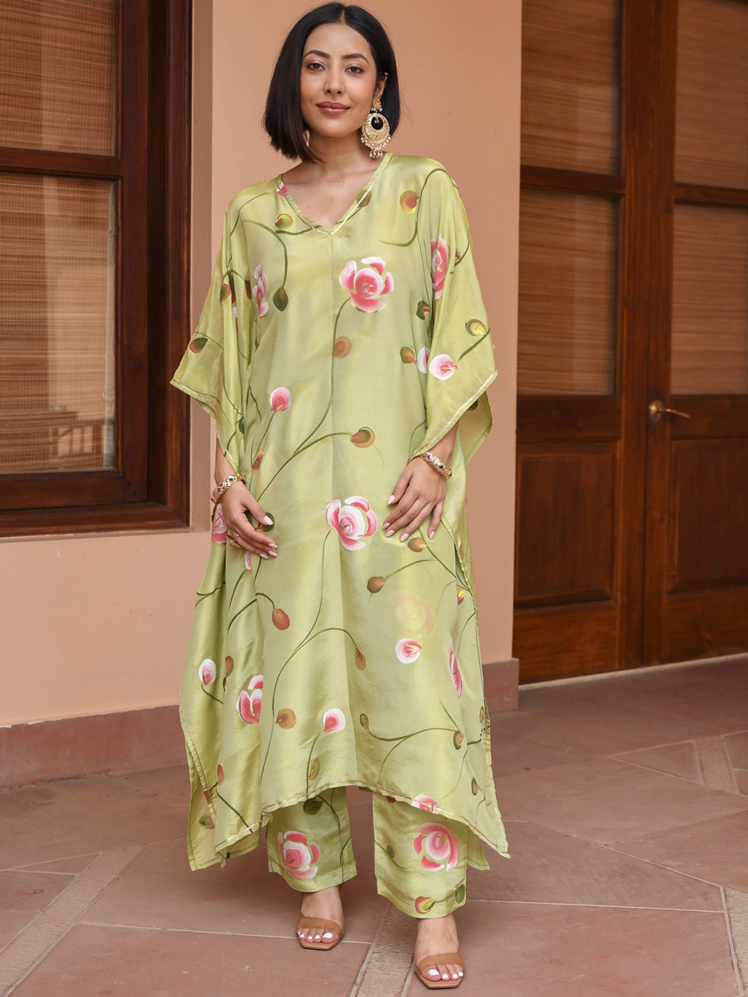 

Rangeelo Floral Printed Gotta Patti Kaftan Kurta with Palazzos, Green