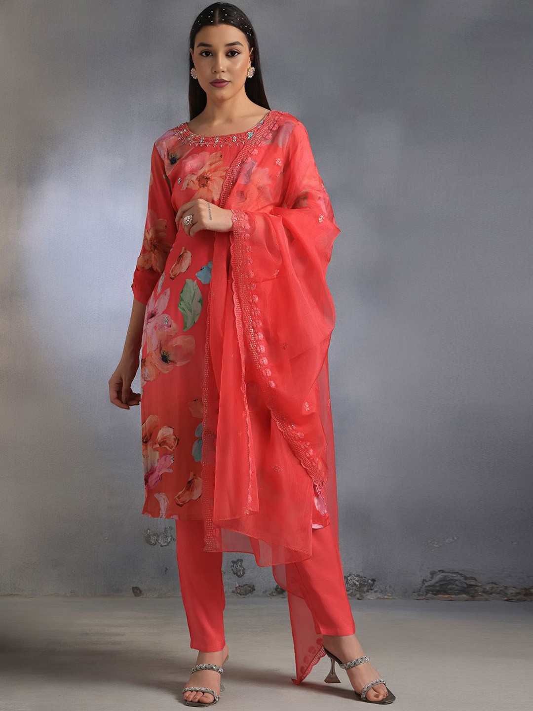 

Rang by Indya Floral Printed Beads And Stones Straight Kurta With Trousers & Dupatta, Pink