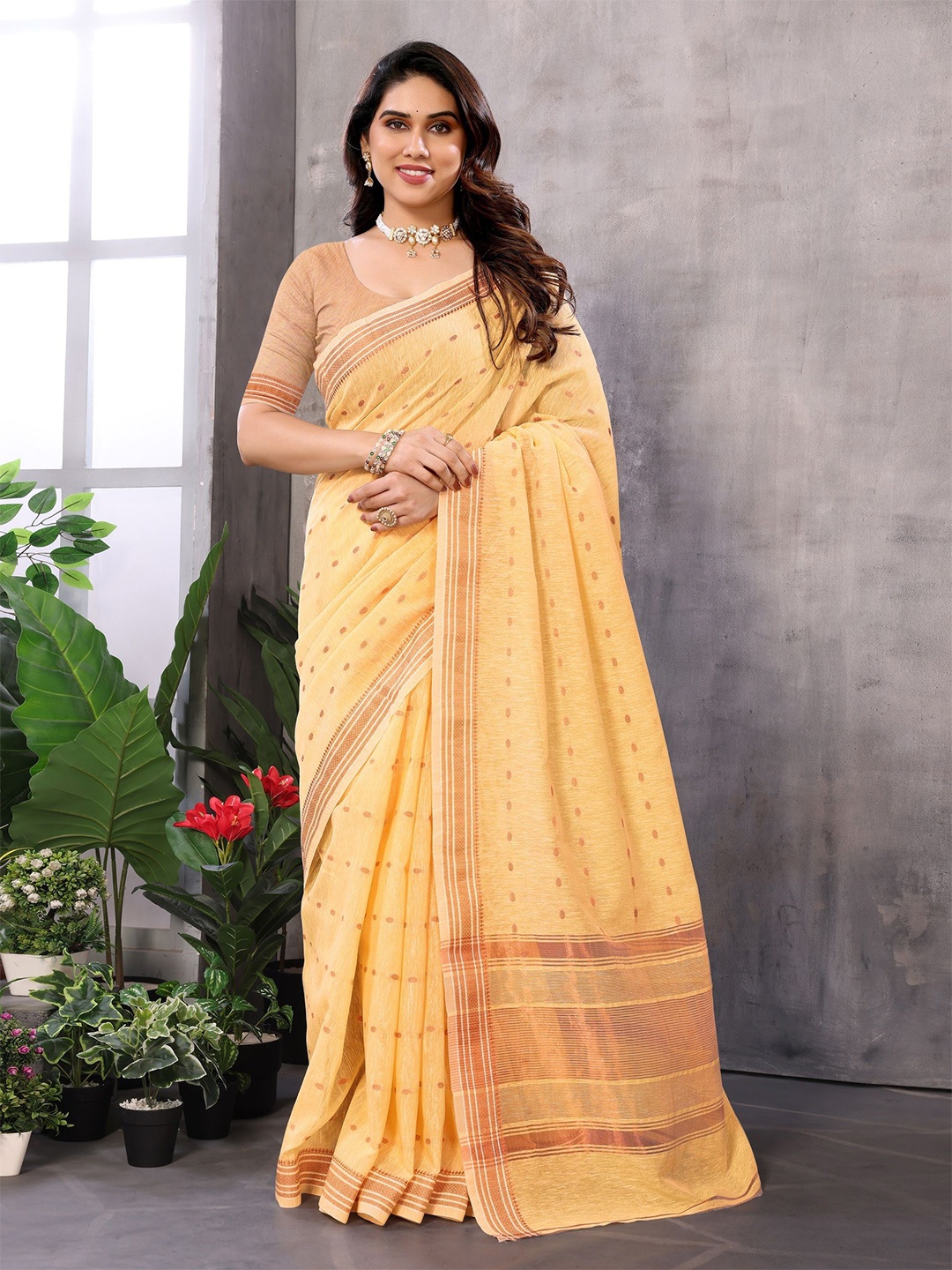 

Sidhidata Polka Dot Woven Design Zari Pure Linen Chanderi Saree, Yellow