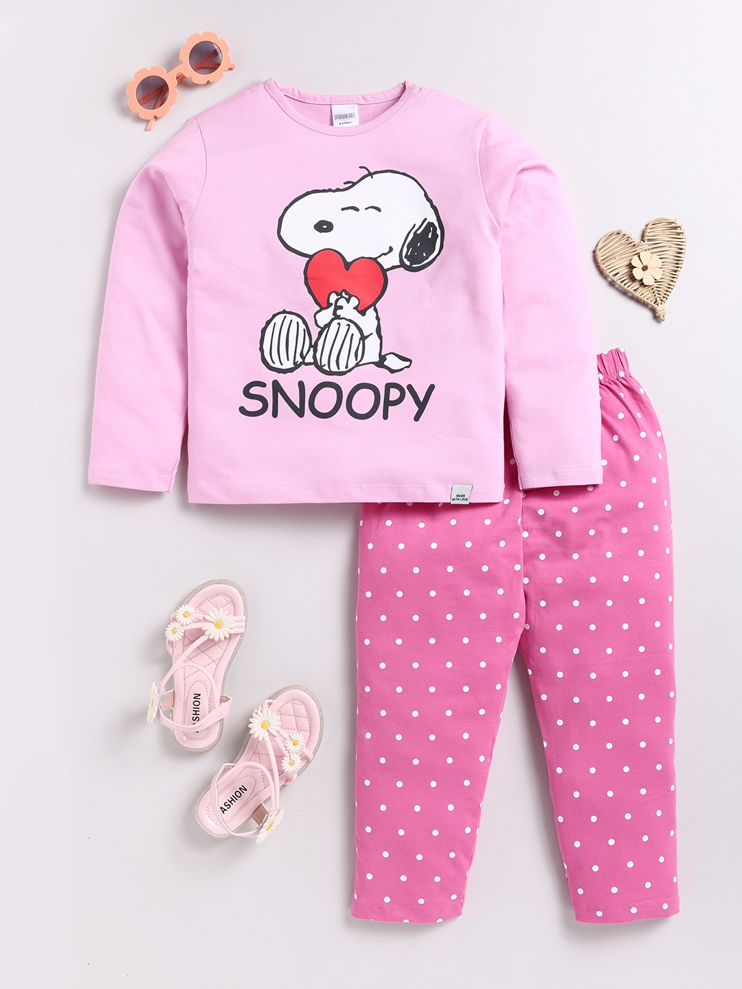 

Moms Love Girls Graphic Printed Full Sleeves T-shirt With Joggers, Pink