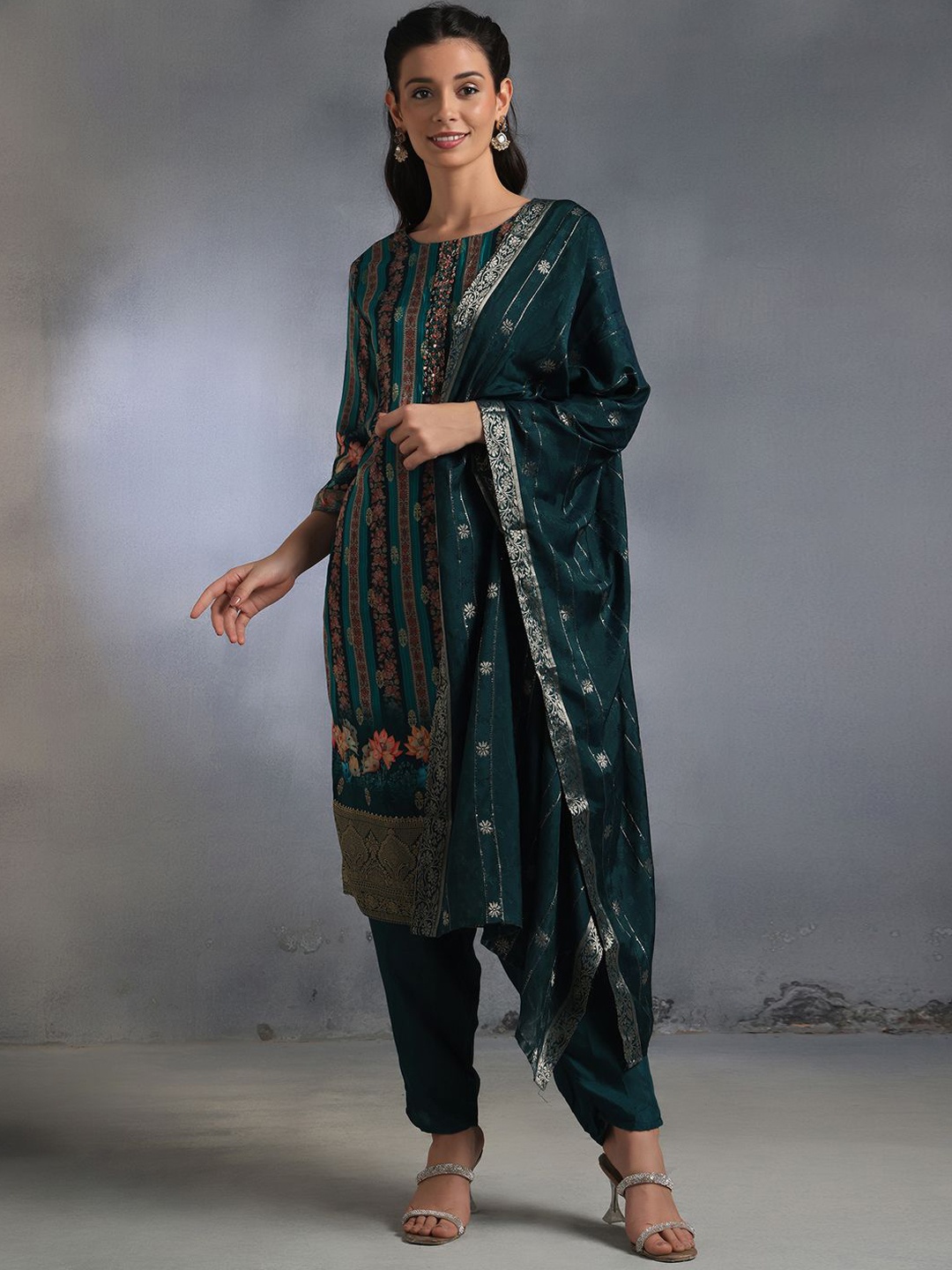 

Rang by Indya Ethnic Motifs Woven Design Zari Kurta With Trousers & Dupatta, Green