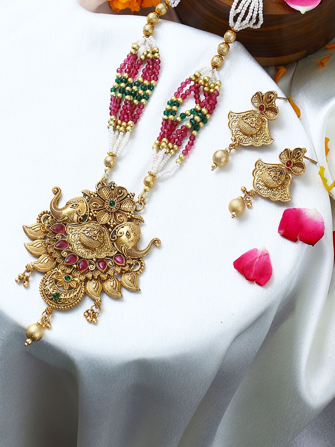 

Adwitiya Collection Gold-Plated Elephant Design Stone Studded & Beaded Jewellery Set