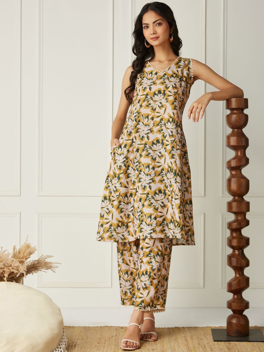 

J Turritopsis Floral Printed V-Neck Sleeveless Tunic With Trouser, Yellow