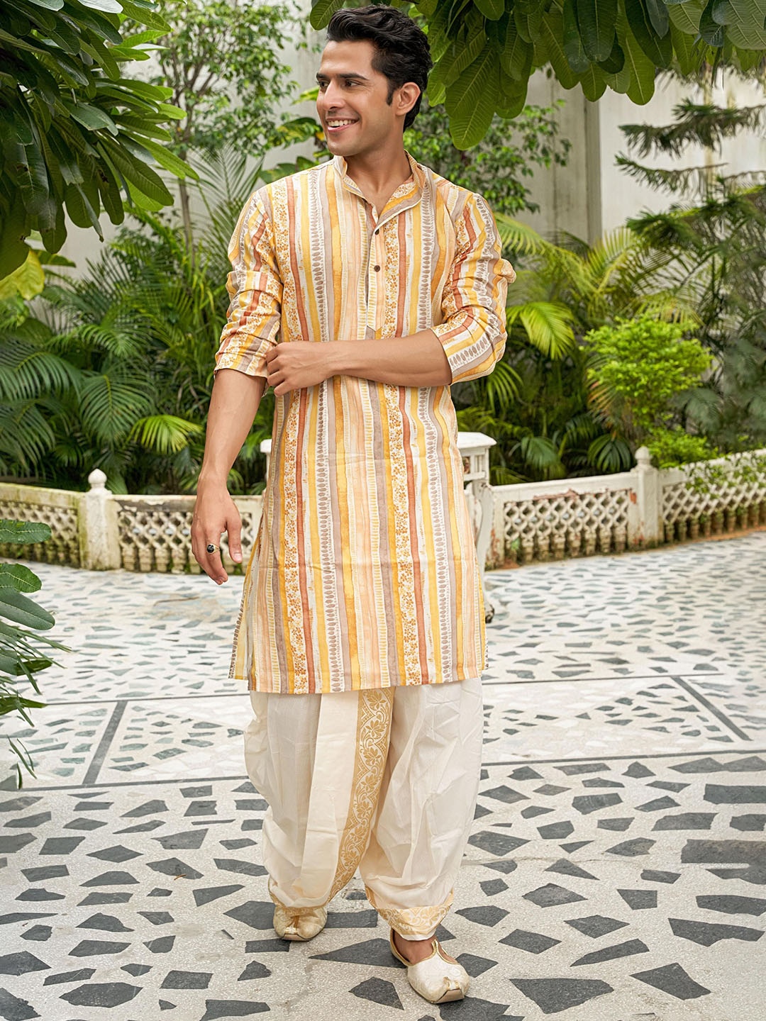 

Shasak Floral Printed Cotton Straight Kurta, Yellow