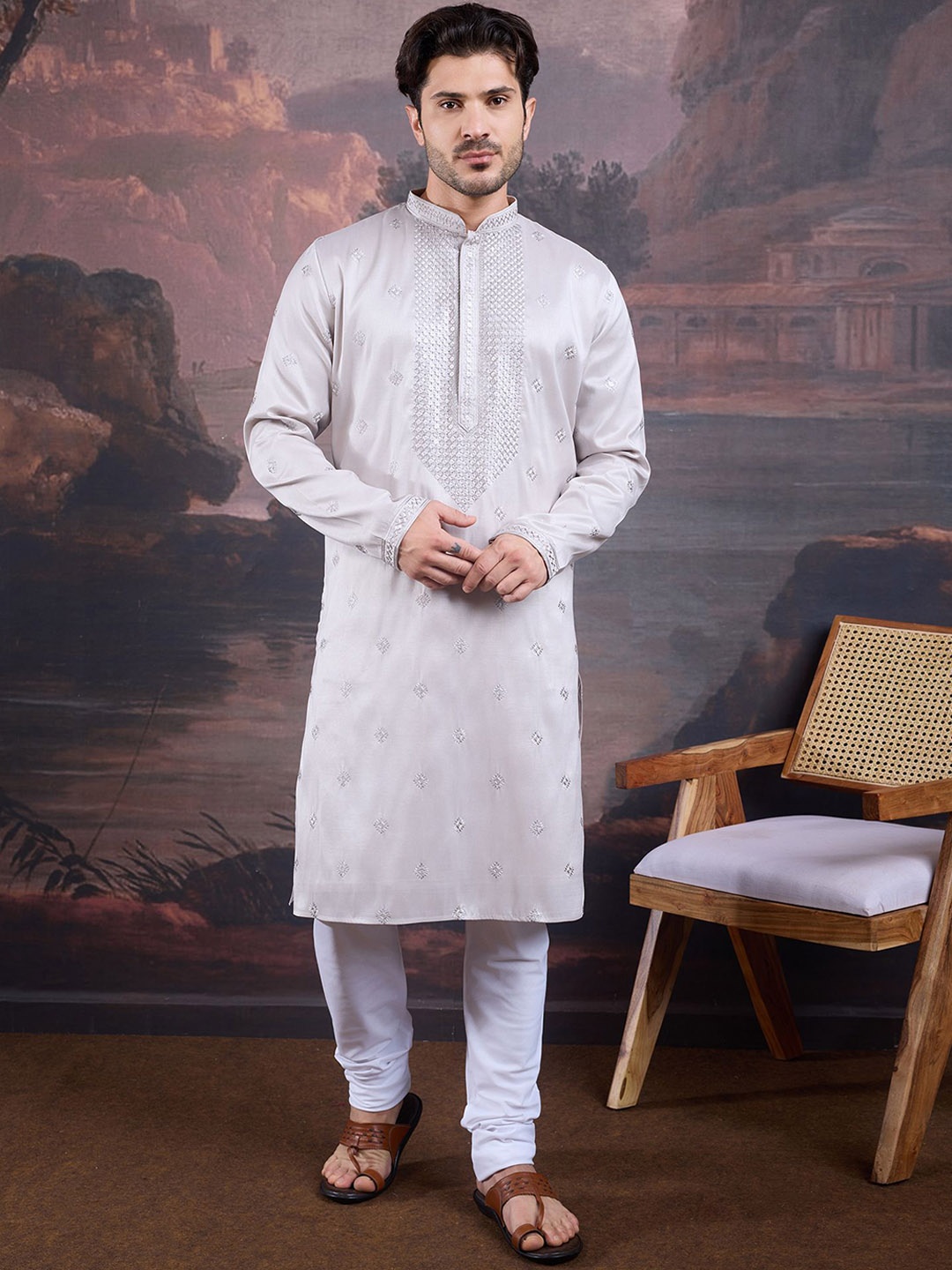 

House of Pataudi Floral Embroidered Sequinned Mandarin Collar Straight Kurta, Grey