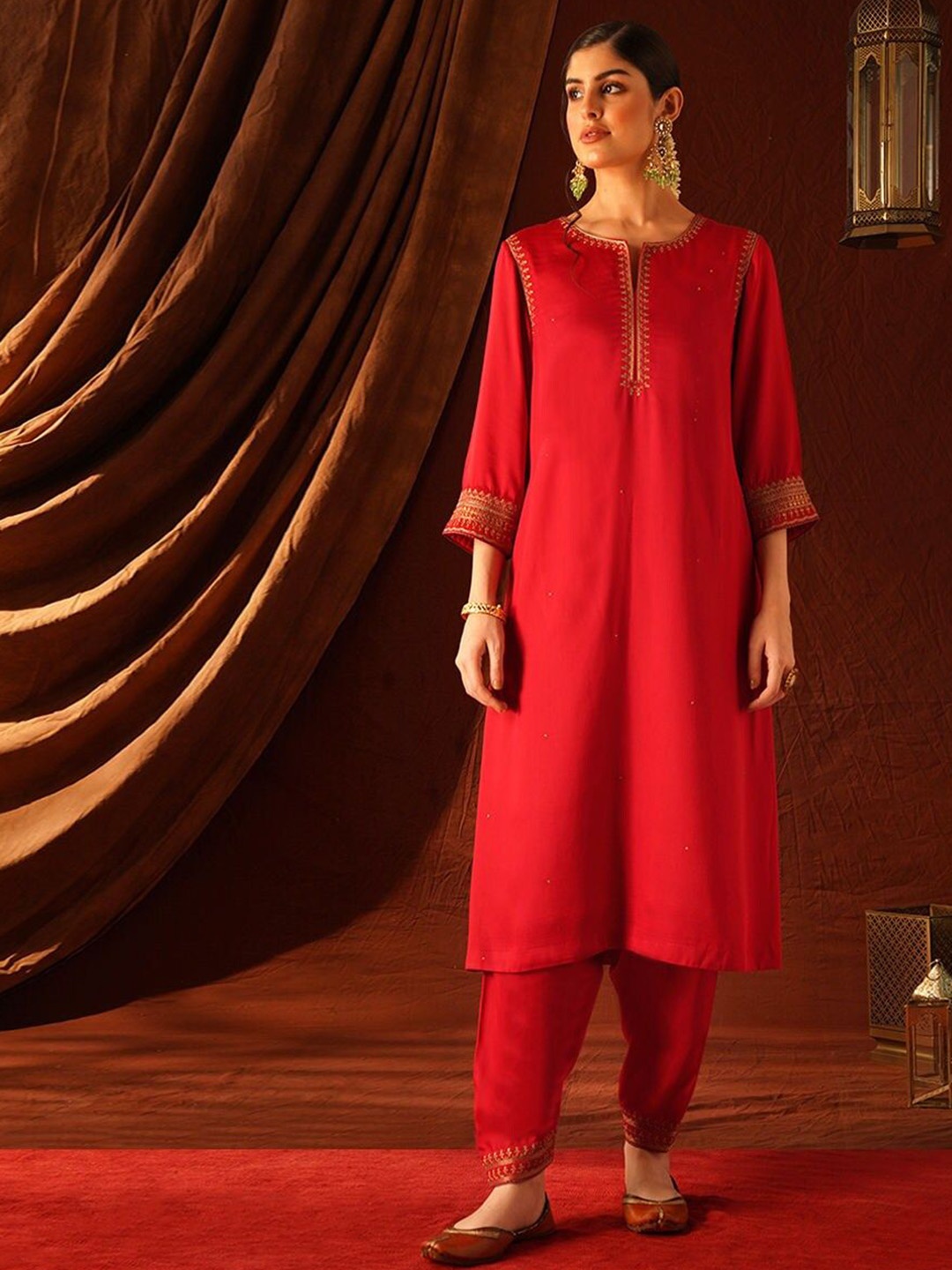 

JAYPORE Notch Neck Zari Modal Straight Kurta, Red