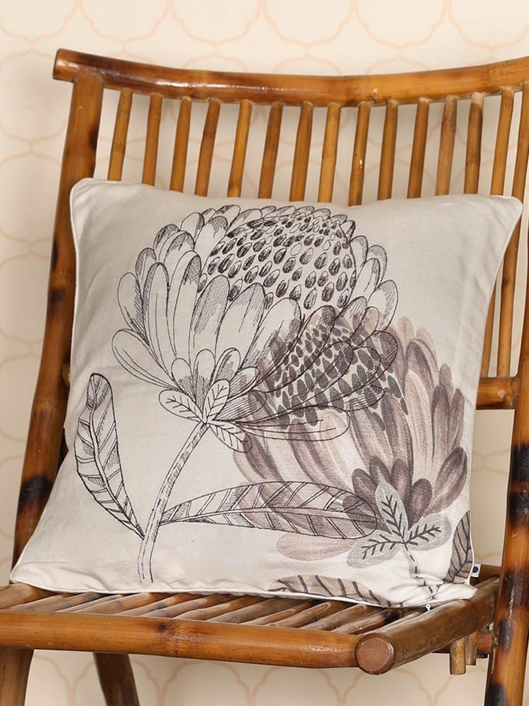 

ONSETHOMES Floret Off White & Black Floral Printed Square Cushion Covers