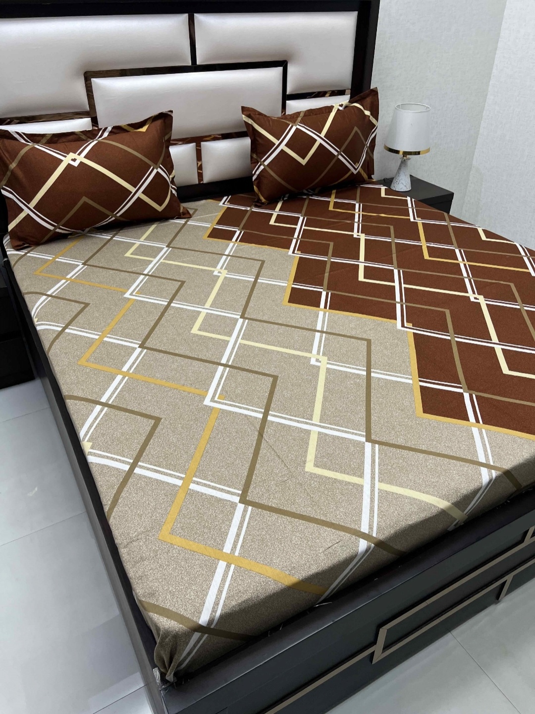 

Pure Decor Brown & Beige Geometric 200 TC Pure Cotton Queen Bedsheet With 2 Pillow Covers
