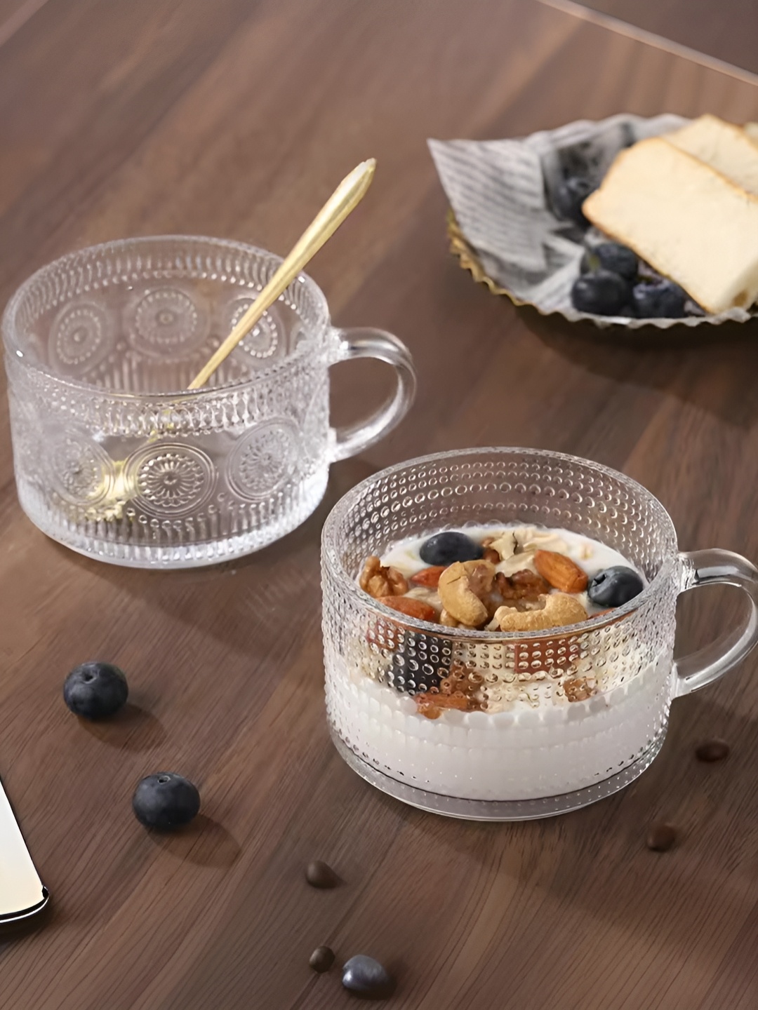

The Better Home Transparent 2 Pcs Textured Glossy Mugs With Lid & Spoon 450 ml