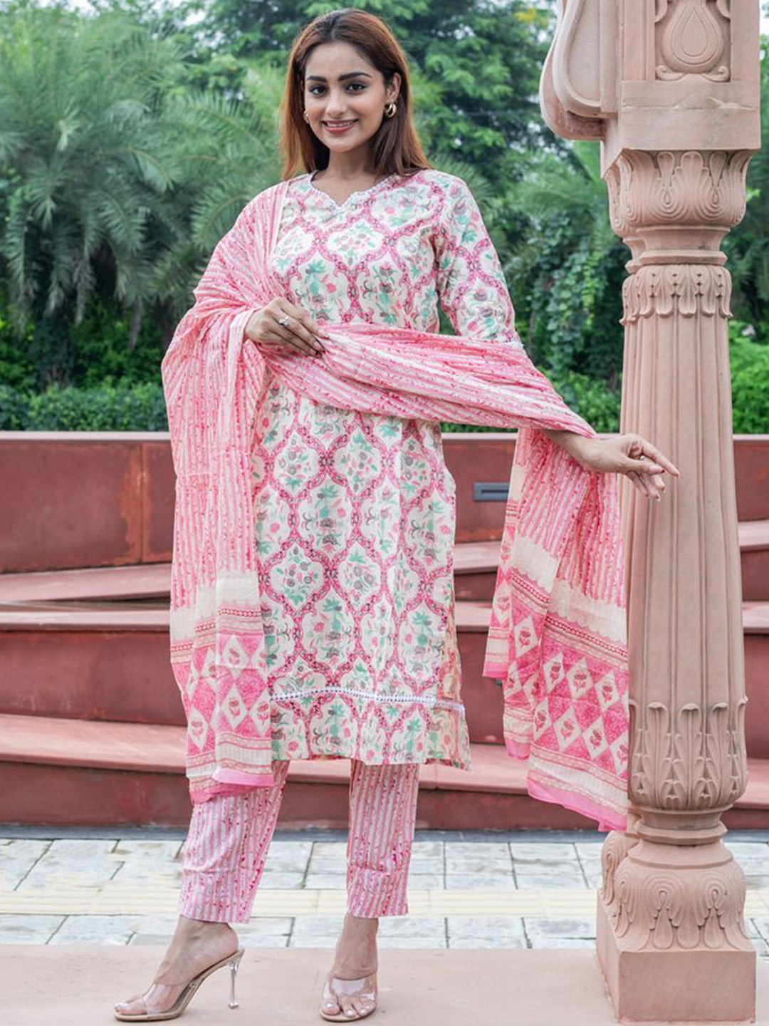 

Angvarnika Floral Printed Pure Cotton Straight Kurta & Trousers With Dupatta, Pink