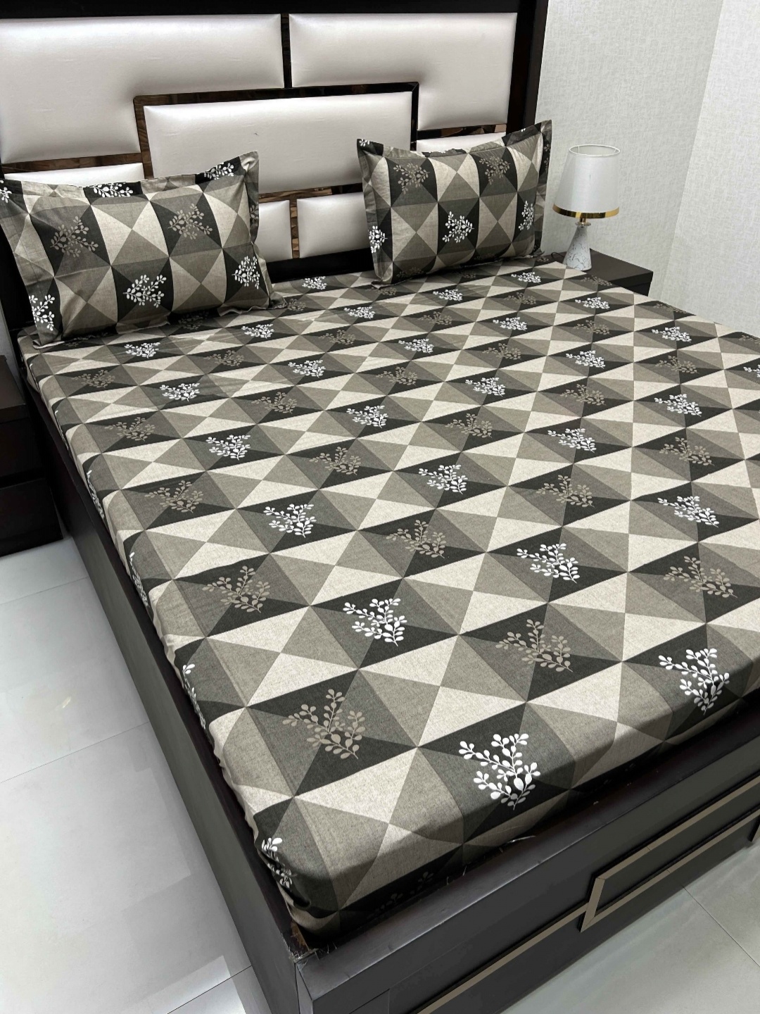 

Pure Decor Brown & White Printed 350 TC Pure Cotton Super King Bedsheet & 2 Pillow Covers