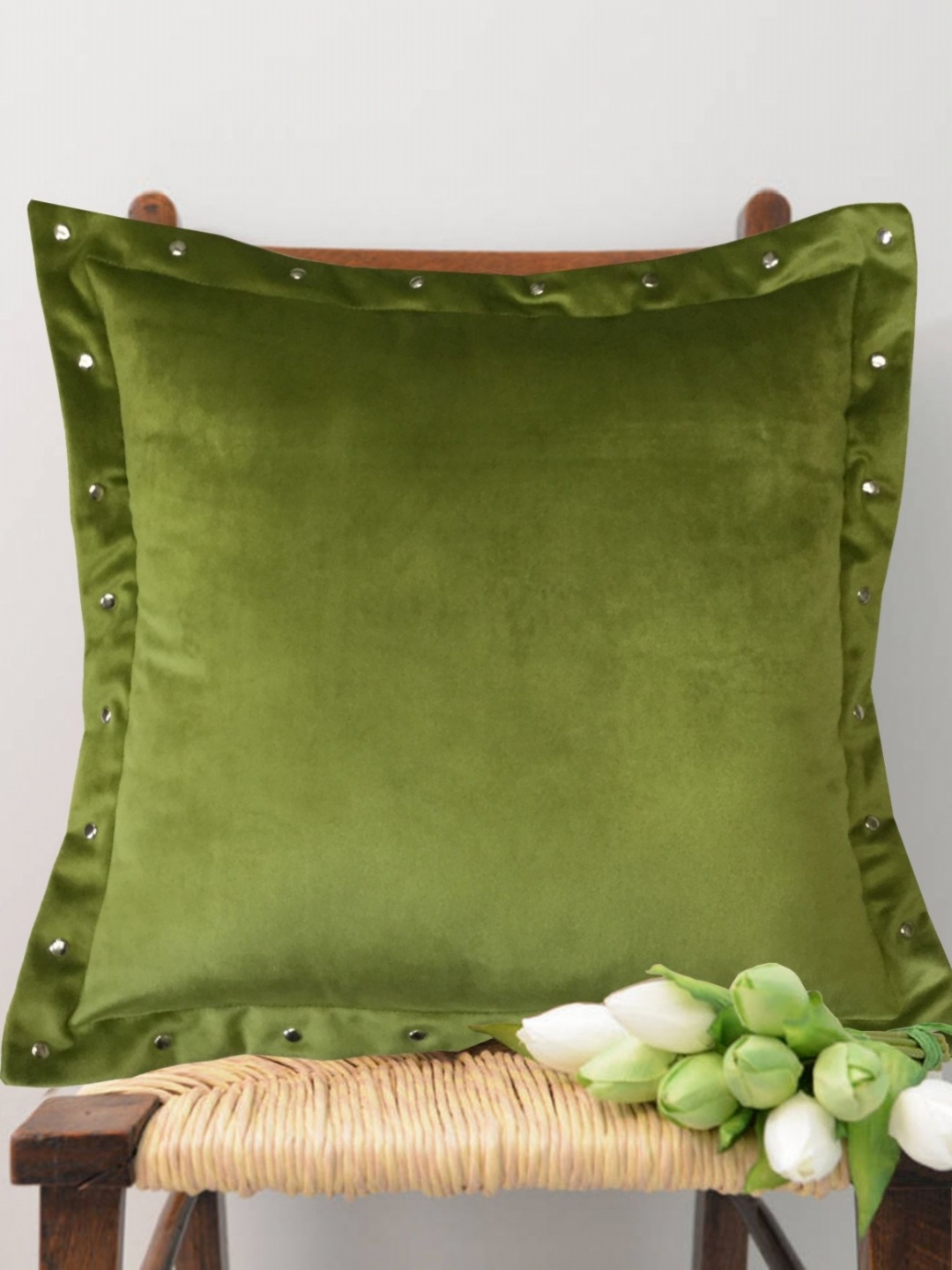 

Lushomes Green Velvet Square Cushion Covers