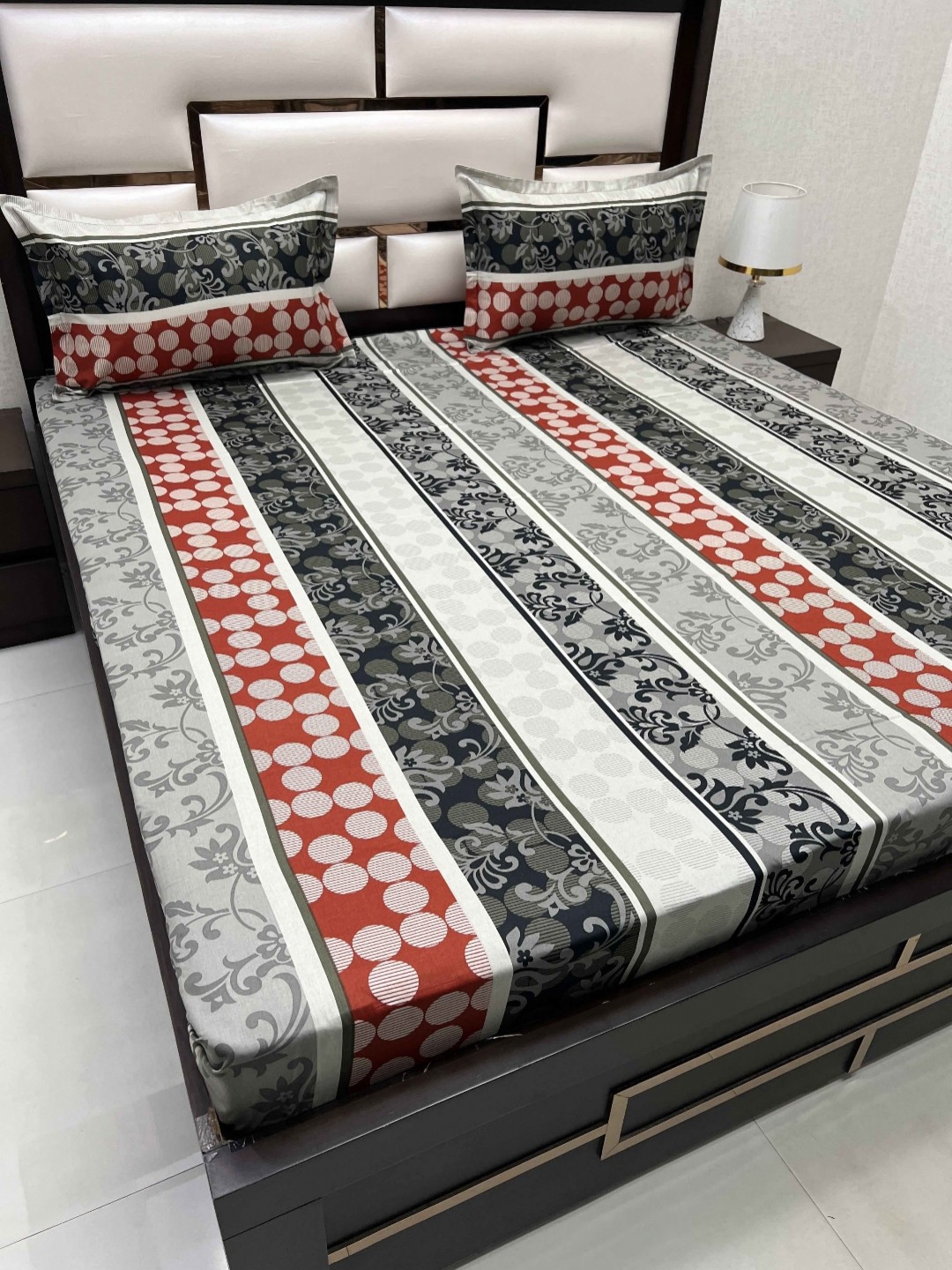 

Pure Decor Passion Fur Black & White Floral Cotton 330 TC Queen Bedsheet & 2 Pillow Covers