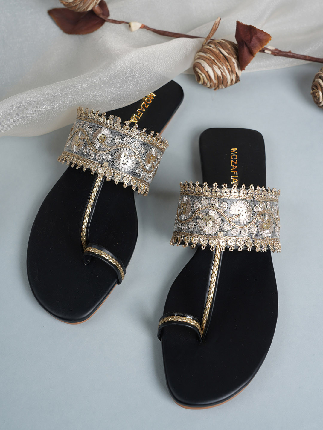 

MOZAFIA Women Ethnic Embellished One Toe Flats, Black