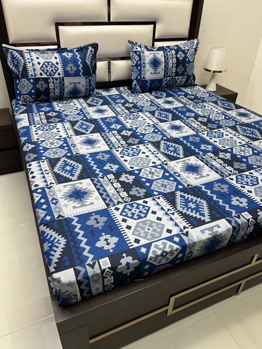 

Pure Decor Velar Sib Blue & White Ethnic Motifs Printed Cotton King Bedsheet Set