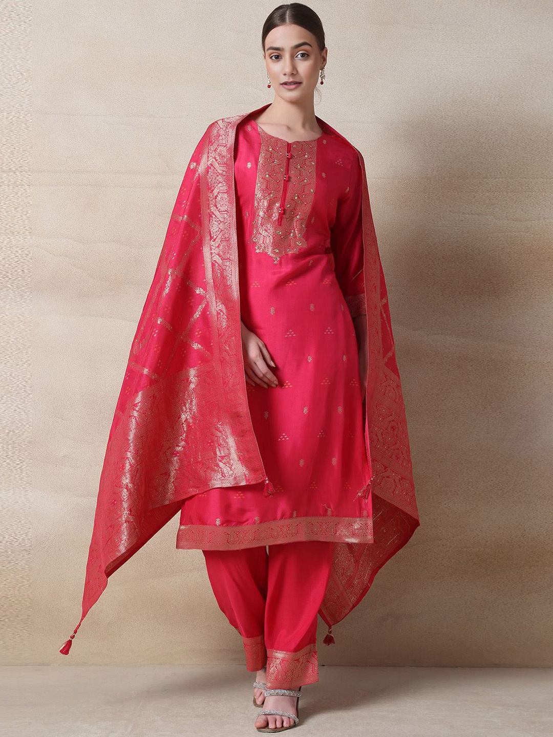

Rang by Indya Floral Sequinned Straight Kurta with Trousers & Dupatta, Pink
